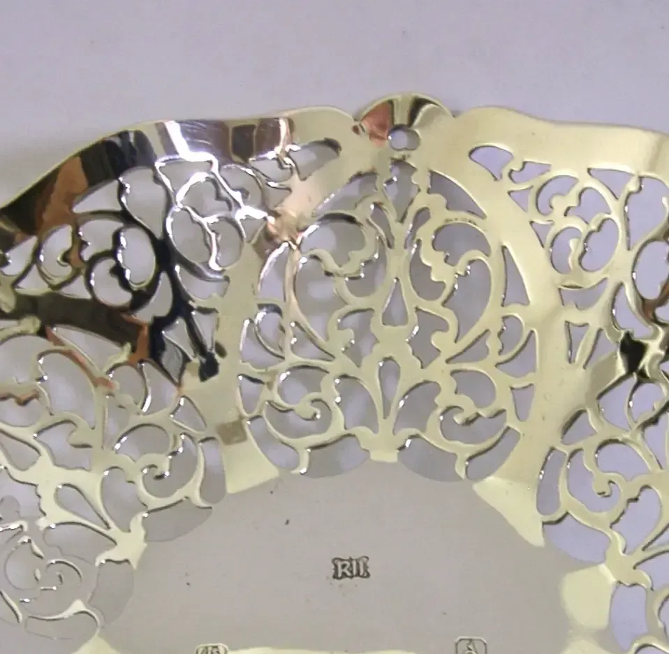 Pretty 89g Irish Sterling Silver Bonbon Dish Nut Bowl 1971 Dublin