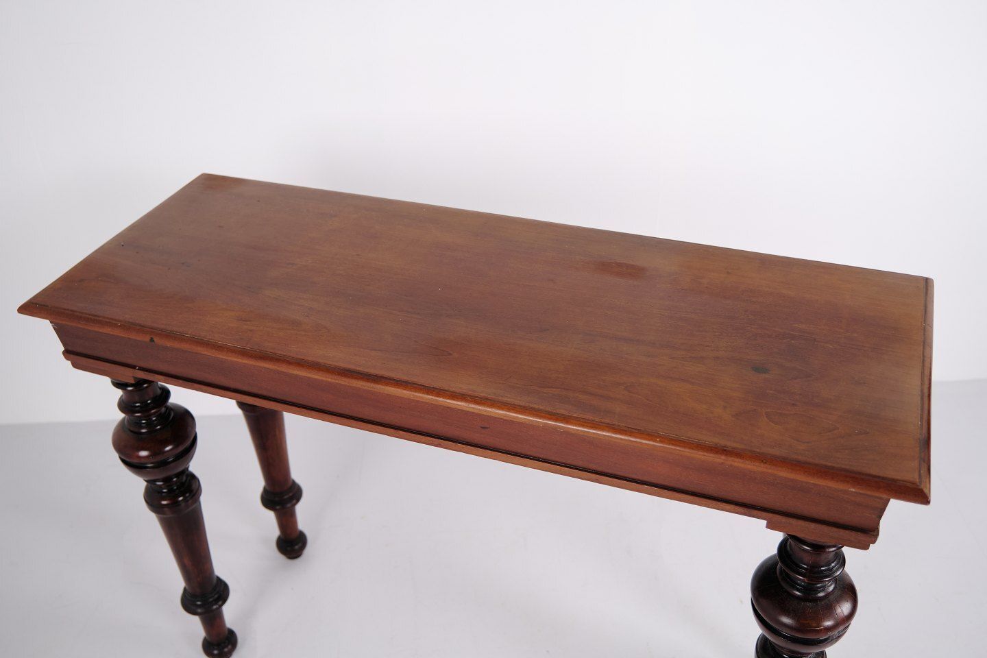 Wall Table / Console Table In Mahogany With Carved Round Legs From The 1880s photo 630.0