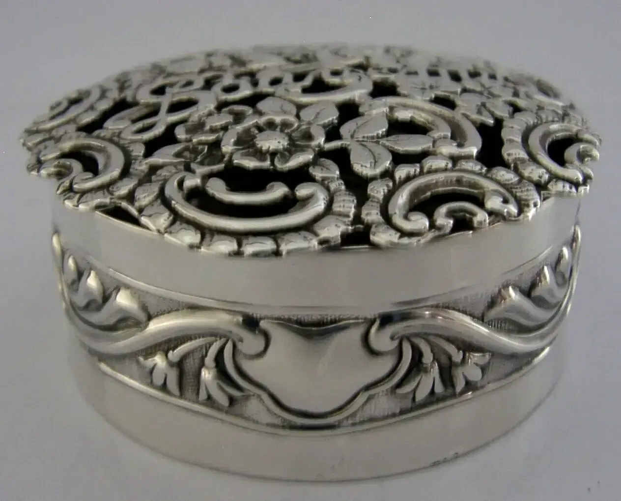 Rare 74g Sterling Silver Edward VII Royalty Pierced Box 1900 Antique photo 245.0