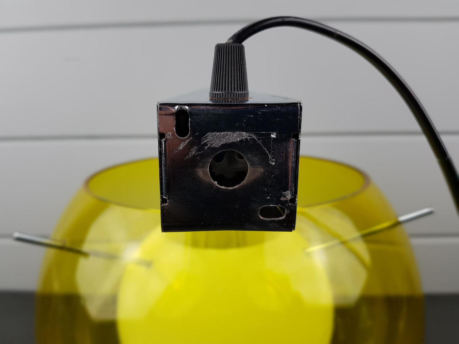 photo buy Vintage Rossetti Italy Gele Wandlamp – Mid-Century Modern Kunststof Wandlamp – Italiaans Design jaren 1970