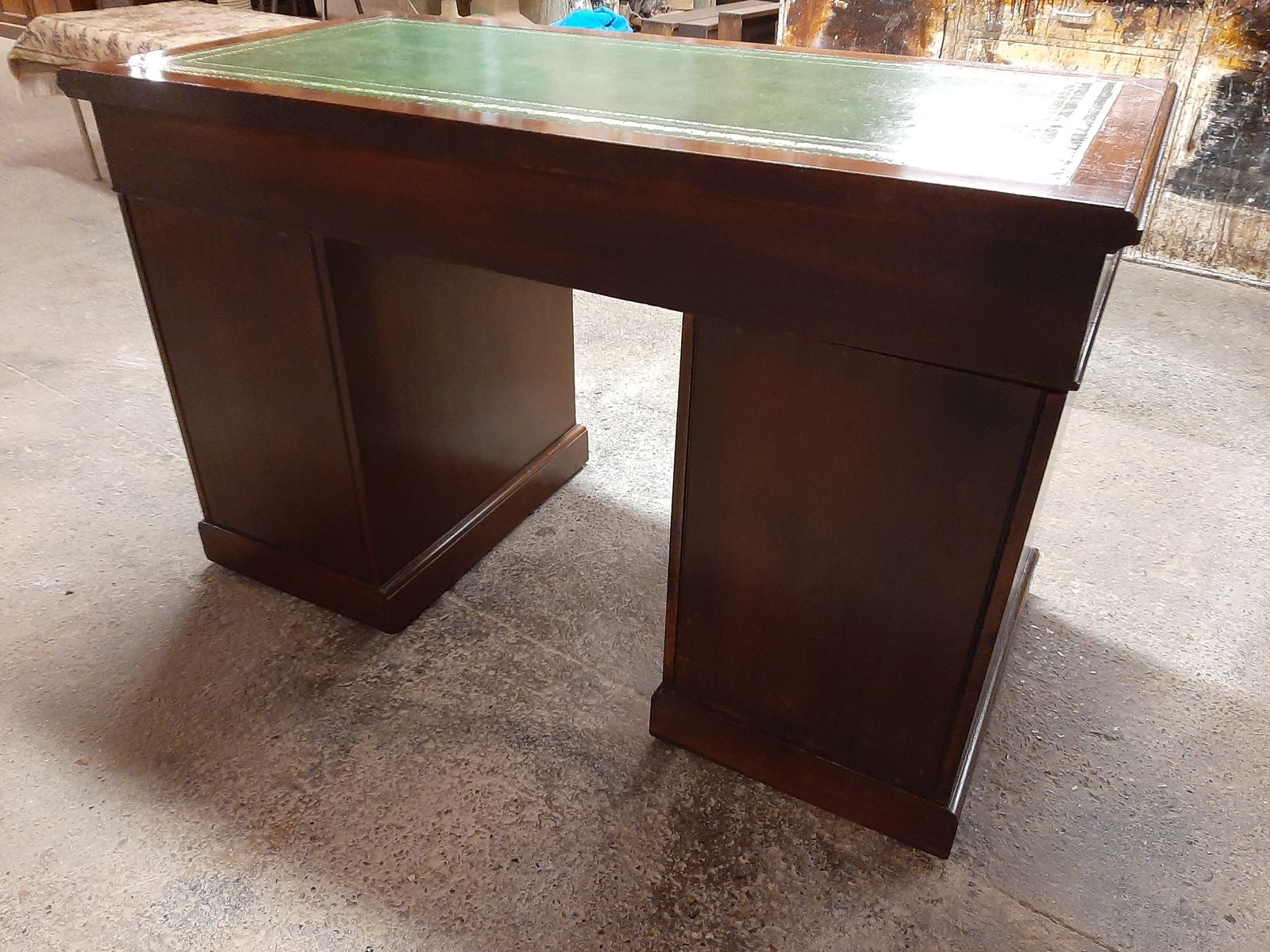Lovely Antique Walnut Pedestal Desk In Excellent Condition photo buy