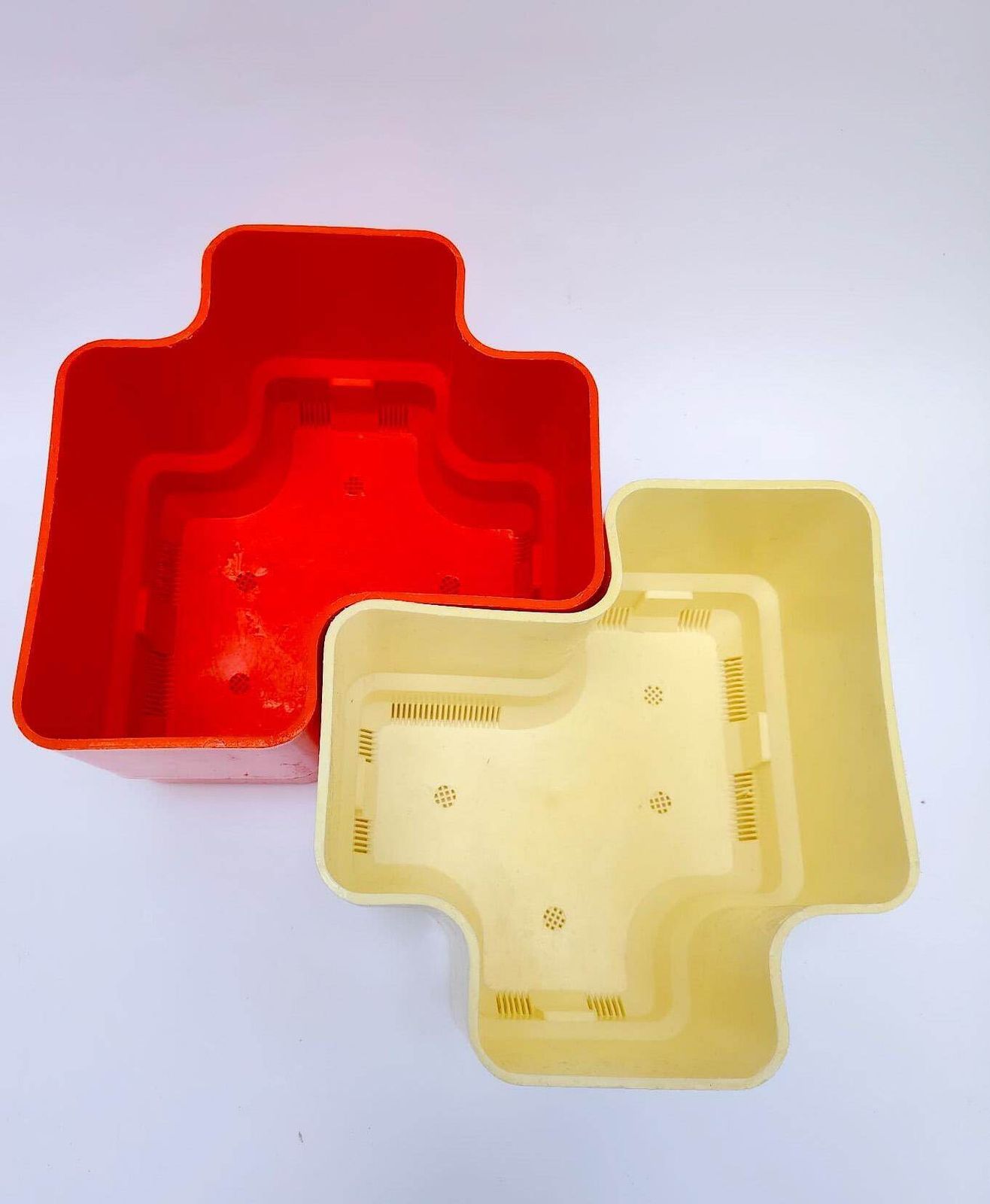 Set van 2 modulaire plantenpotten, Vastill Baby Program, Vintage Space Age-design door Michael McCann, oranje en wit photo for sale