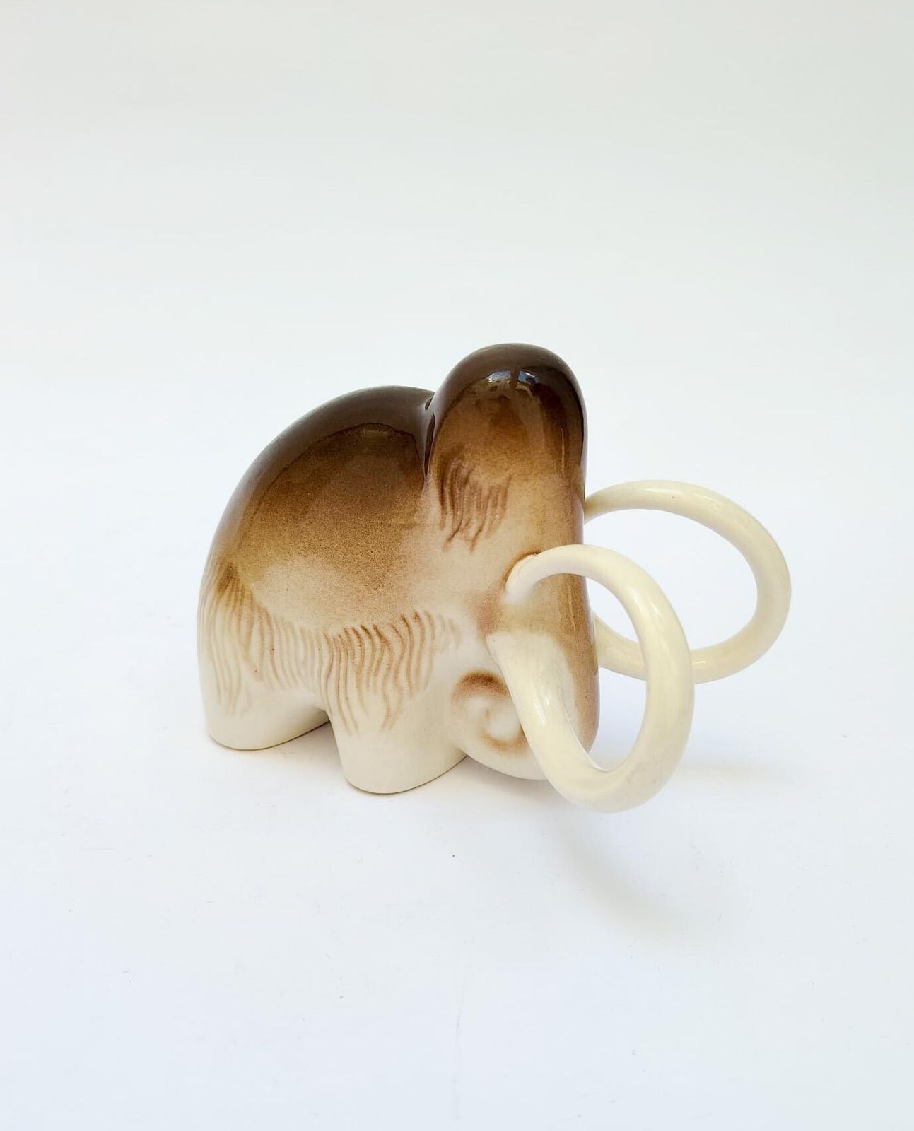 Figurine vintage mammouth laineux Lomonosov, céramique, Made in USSR, mid-century modern photo furniture