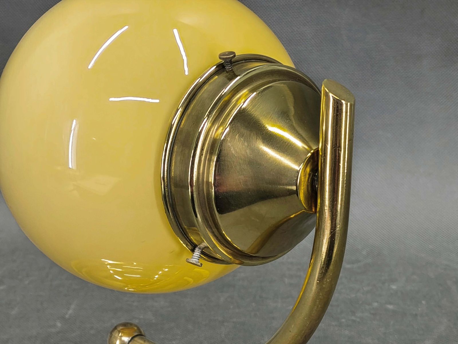 Tsjechische art deco wandlamp van messing en champagneglas, jaren 1930 photo Verlichting