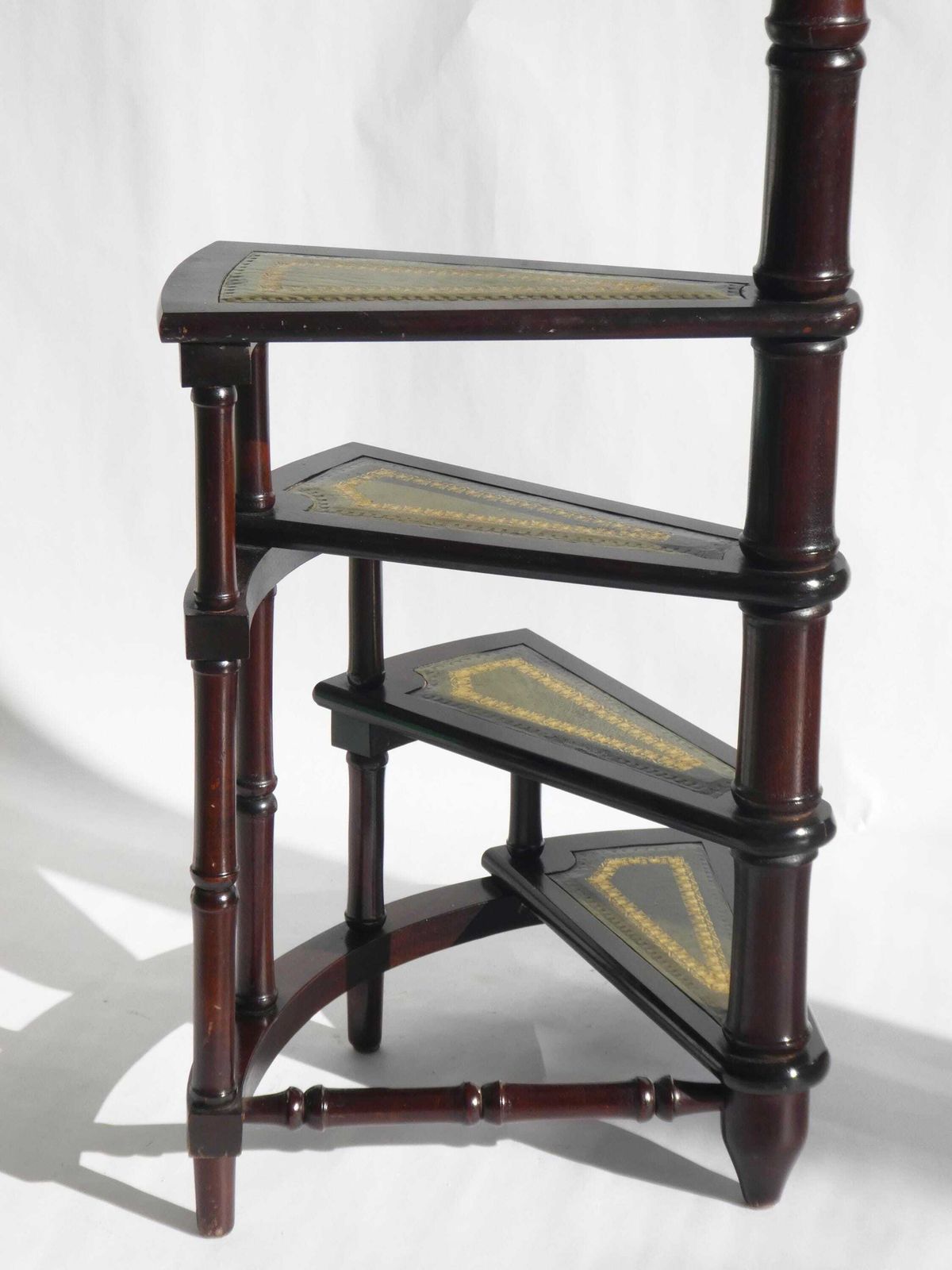 photo furniture Victorian Wooden Library Stairs Green Leather, Large 50's Spiral Bookcase Ladder, Mahogany Steps