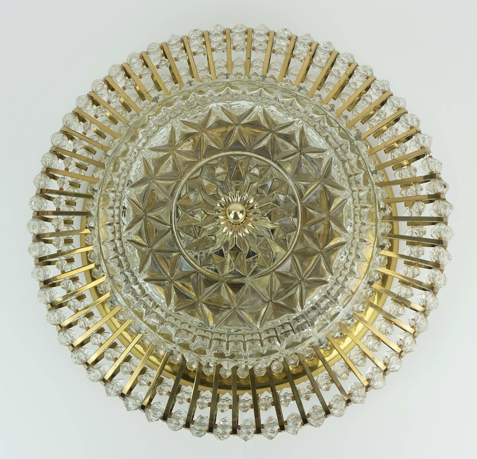 Glamoureuze plafondlamp uit de jaren 1960, messing en glas photo for sale