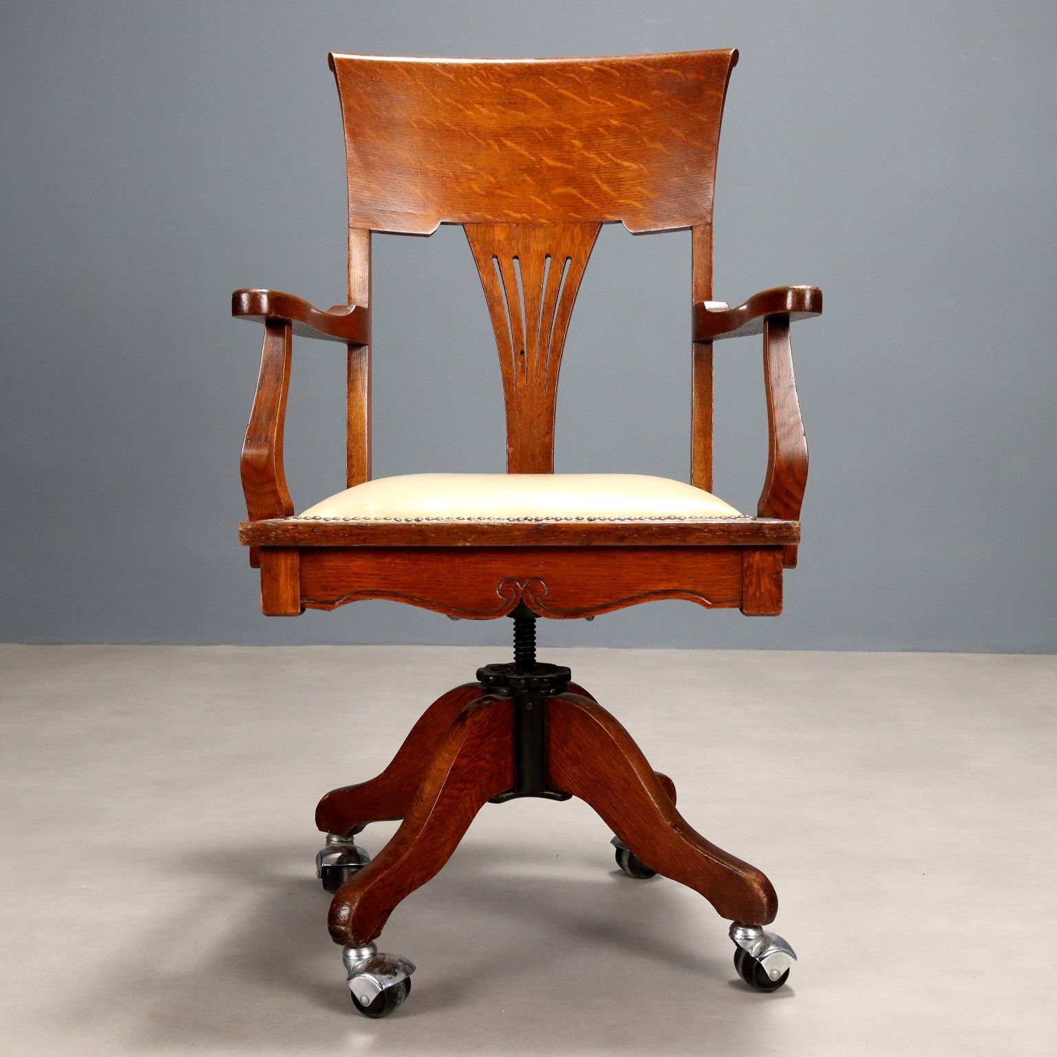 photo for sale Fauteuil pivotant d'époque en chêne à roulettes, Royaume-Uni, XXe siècle