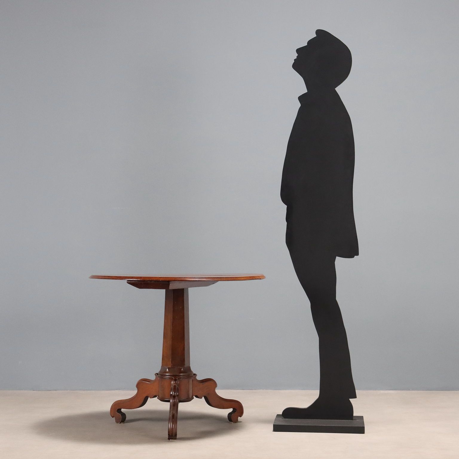 Petite table d'époque Louis-Philippe en acajou, Italie, XIXe siècle photo for sale
