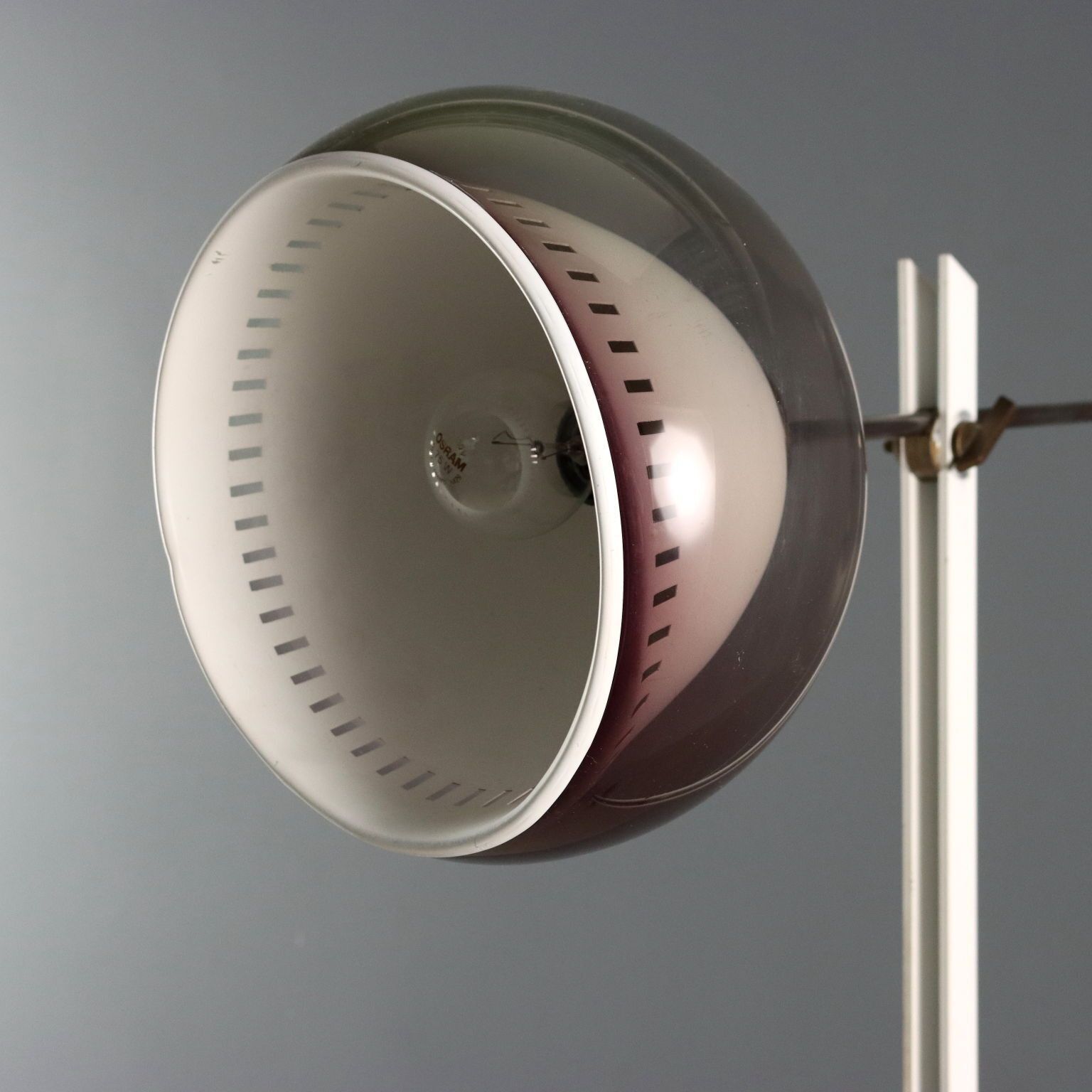 photo furniture Vintage vloerlamp Messing Geëmailleerd Metaal Design Italië jaren 1960