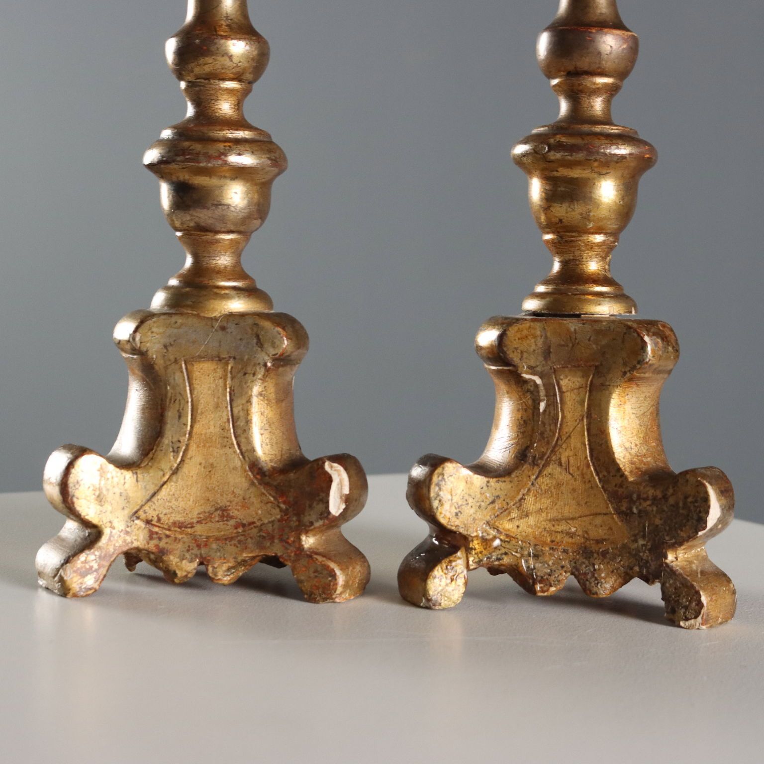 Candélabre d'époque en bois doré sculpté, Italie, XIXe siècle photo Luminaires