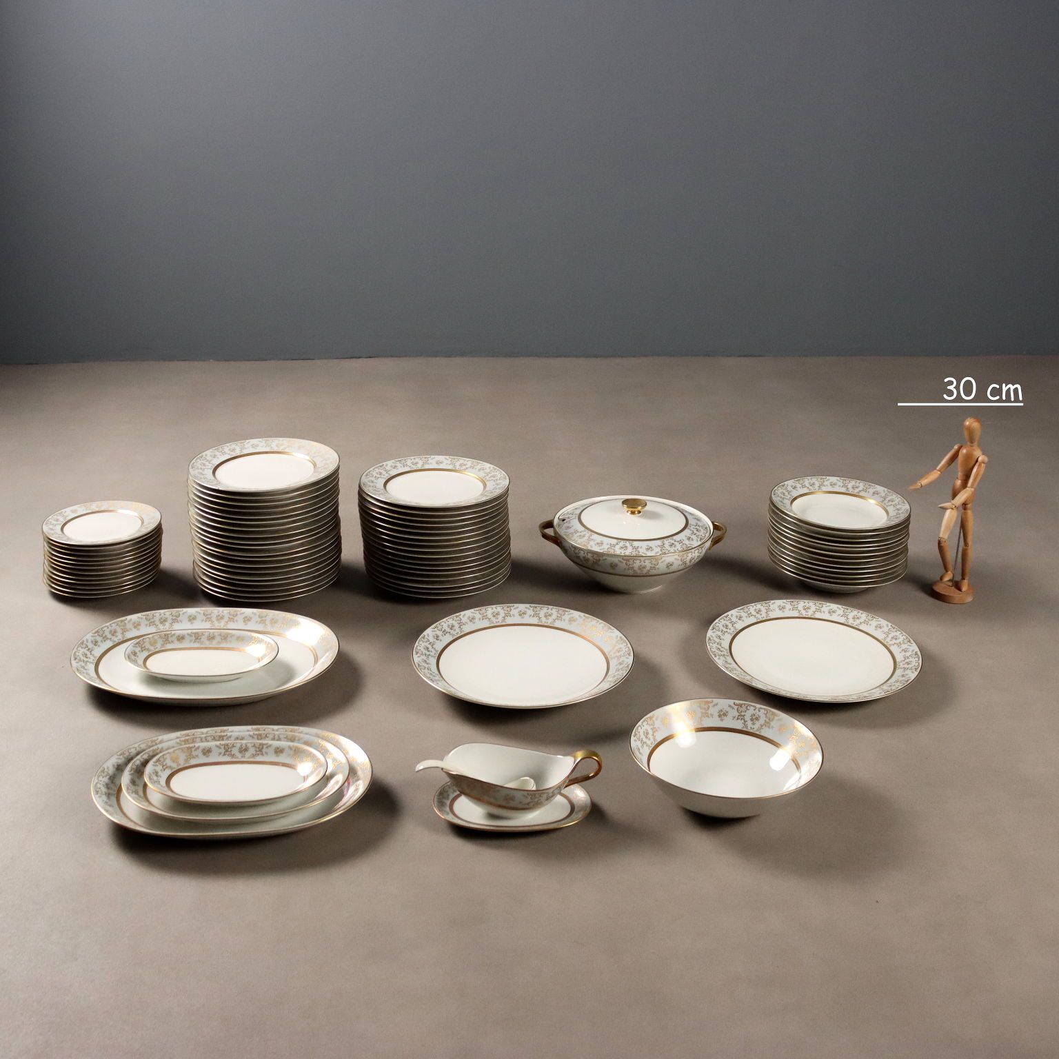 Vintage Dinnerware Set Heinrich Manufacture Porcelain 1940s 50s photo furniture