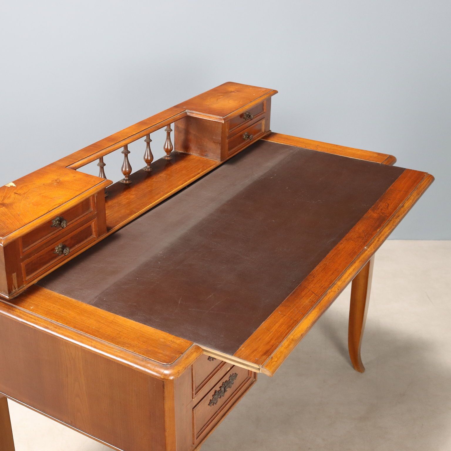 photo furniture Antique Desk Umbertino Walnut Leather Drawers XIX Century