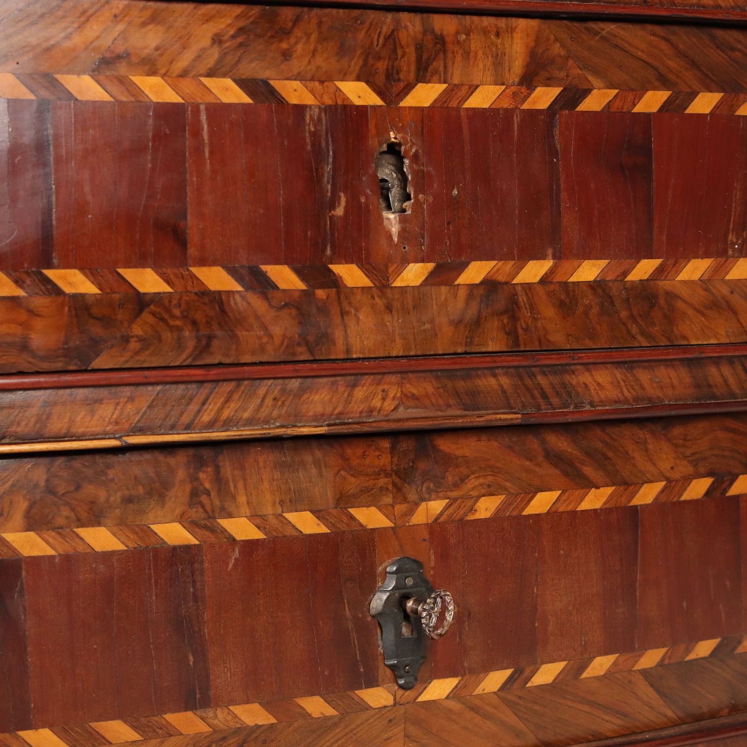 2050.0 Cabinet à abattant d'époque, essences multiples, Italie, XVIIIe siècle photo