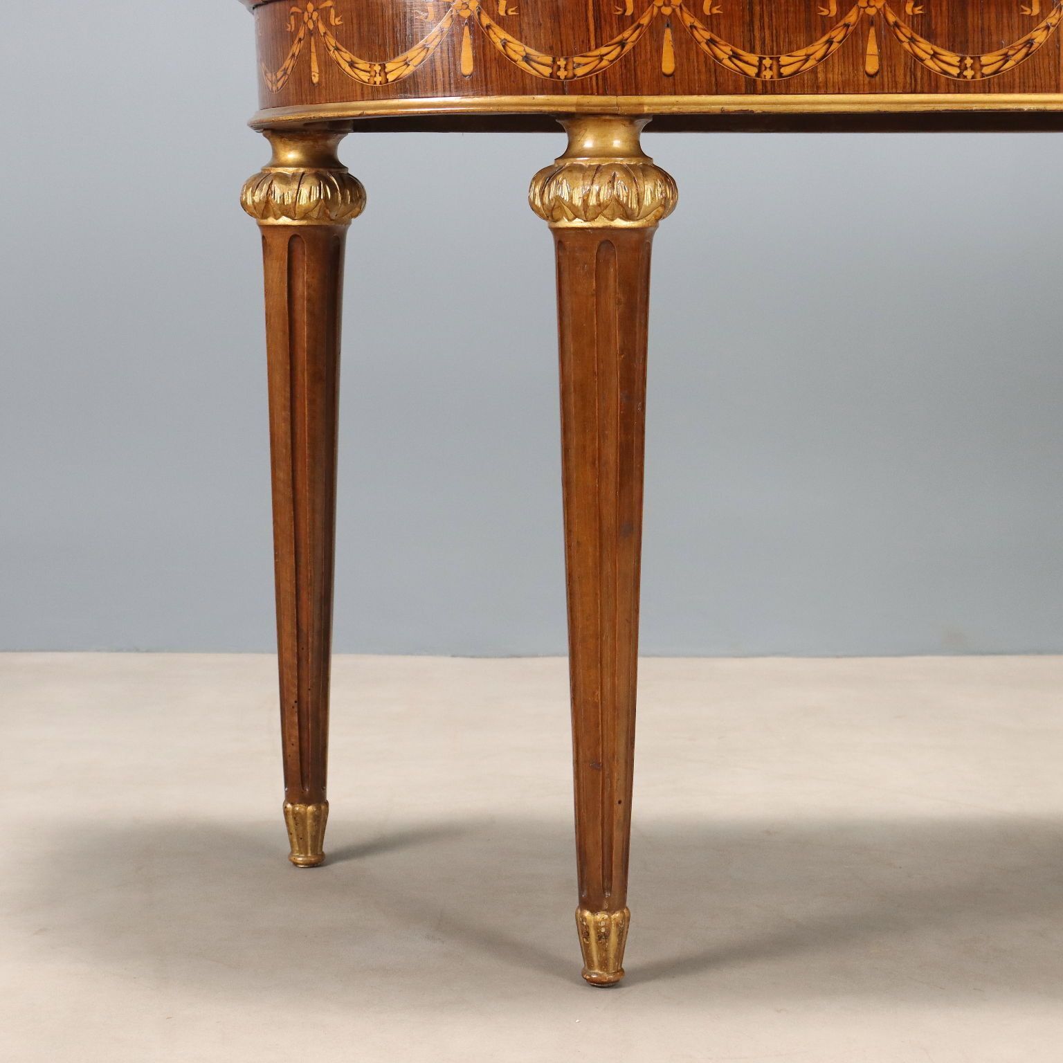 Console de style néoclassique en noyer et érable, Italie, début du XXe siècle photo vinterior
