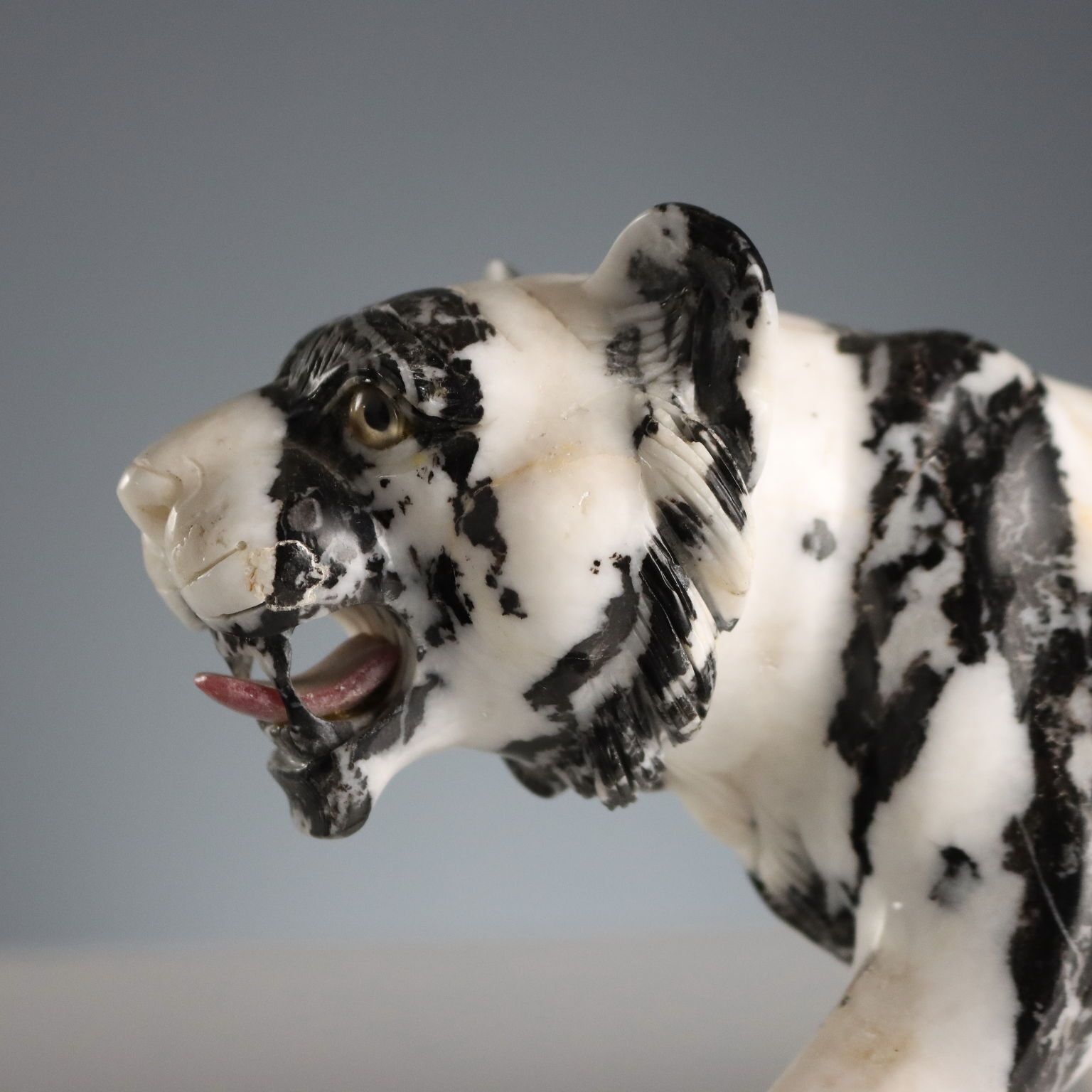 Antiek sculptuur panter zwart en wit marmer 20e eeuw photo buy