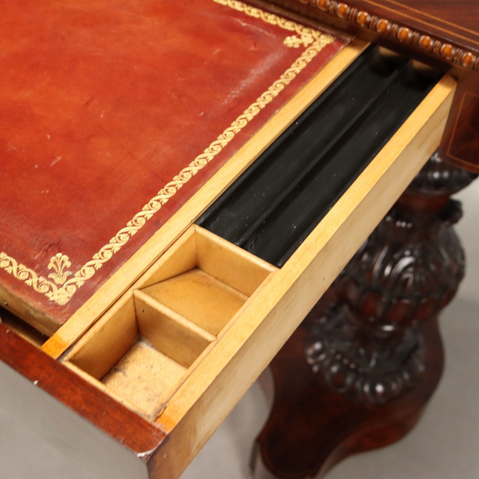 Table de nuit d'époque Charles X en acajou et érable, France, XIXe siècle photo vintage