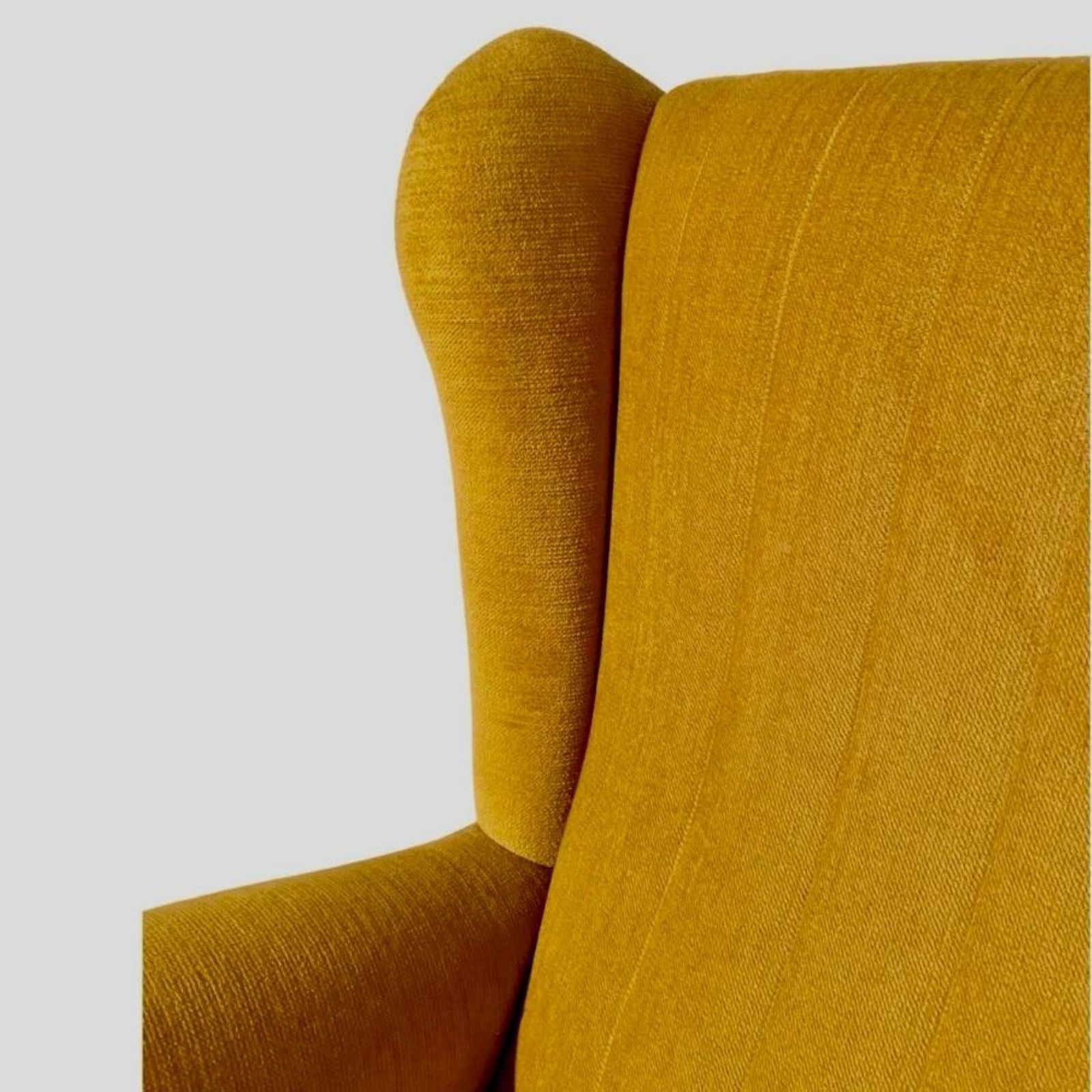 Mid-Century driezitsbank in geel fluweel, in de stijl van Gio Ponti photo vintage