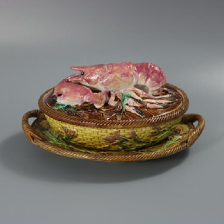 George Jones Majolica Schotel met Kreeft photo furniture