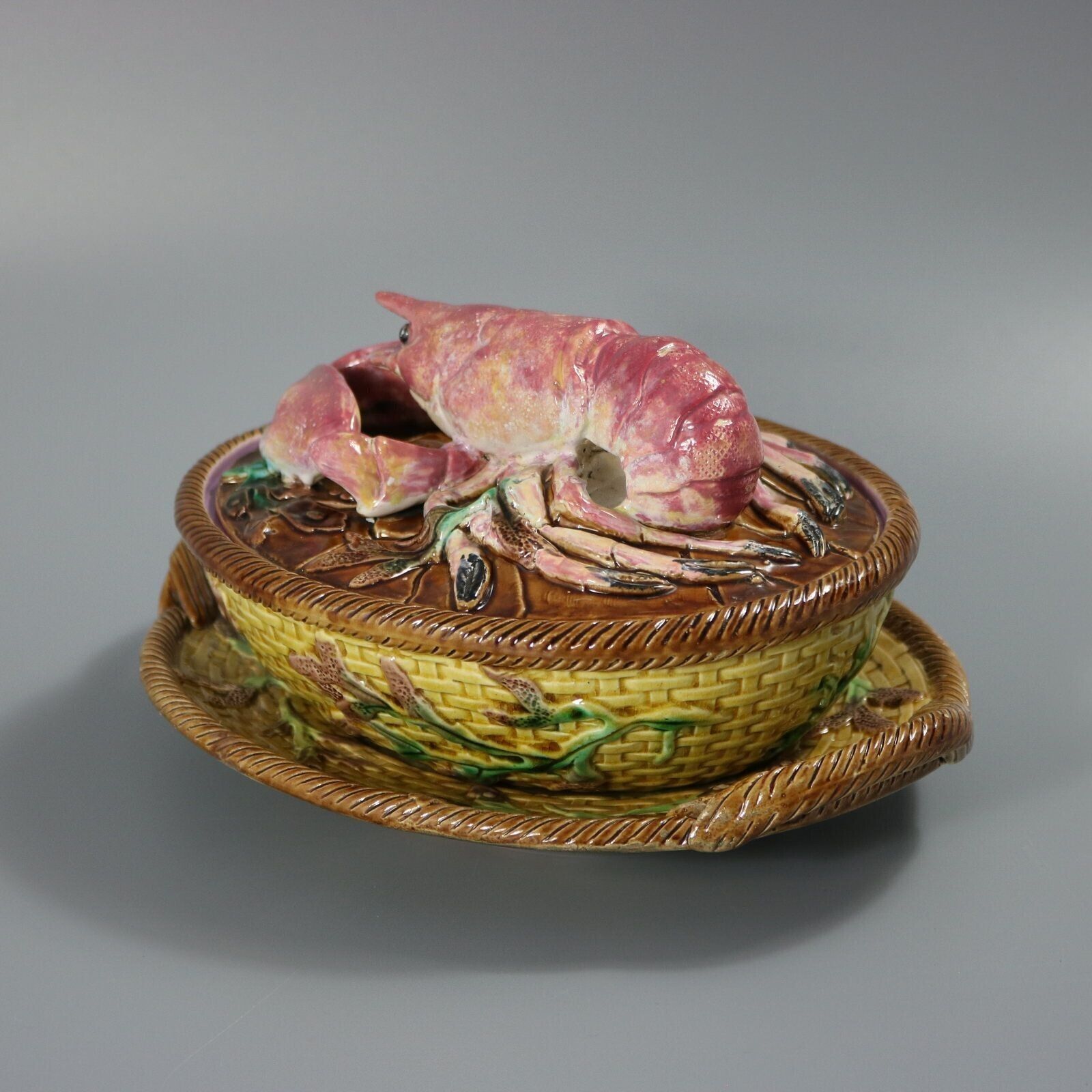 George Jones Majolica Schotel met Kreeft photo for sale