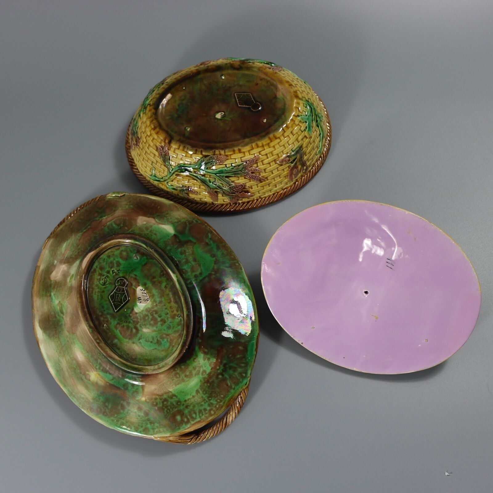 photo vinterior George Jones Majolica Schotel met Kreeft