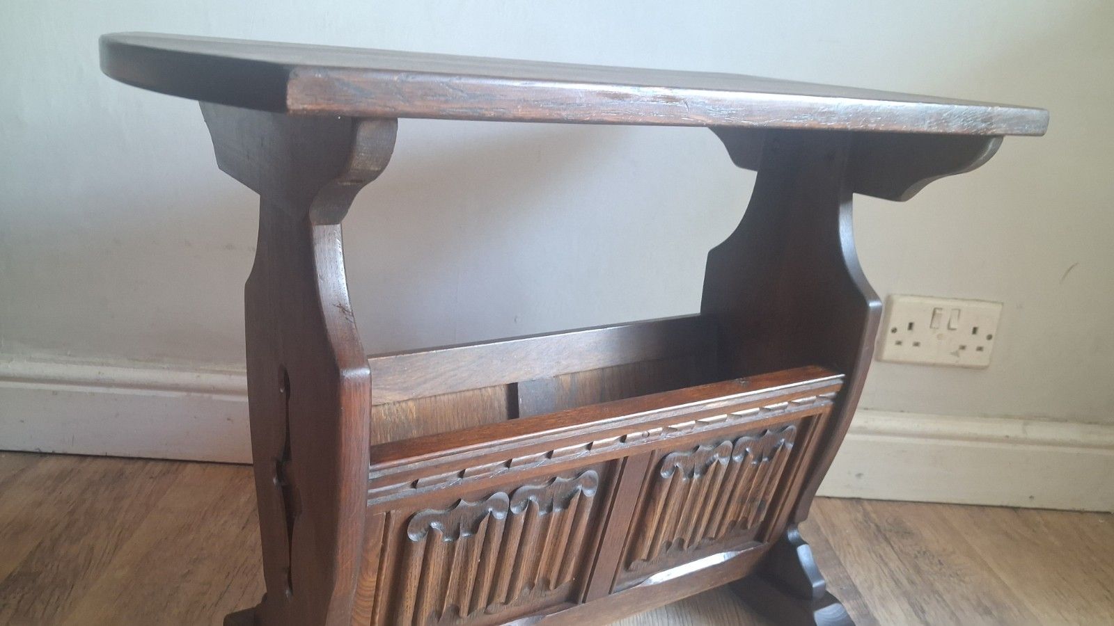 Delightful Old Charm  Oak Magazine Table /Coffee Table In Very Good Condition