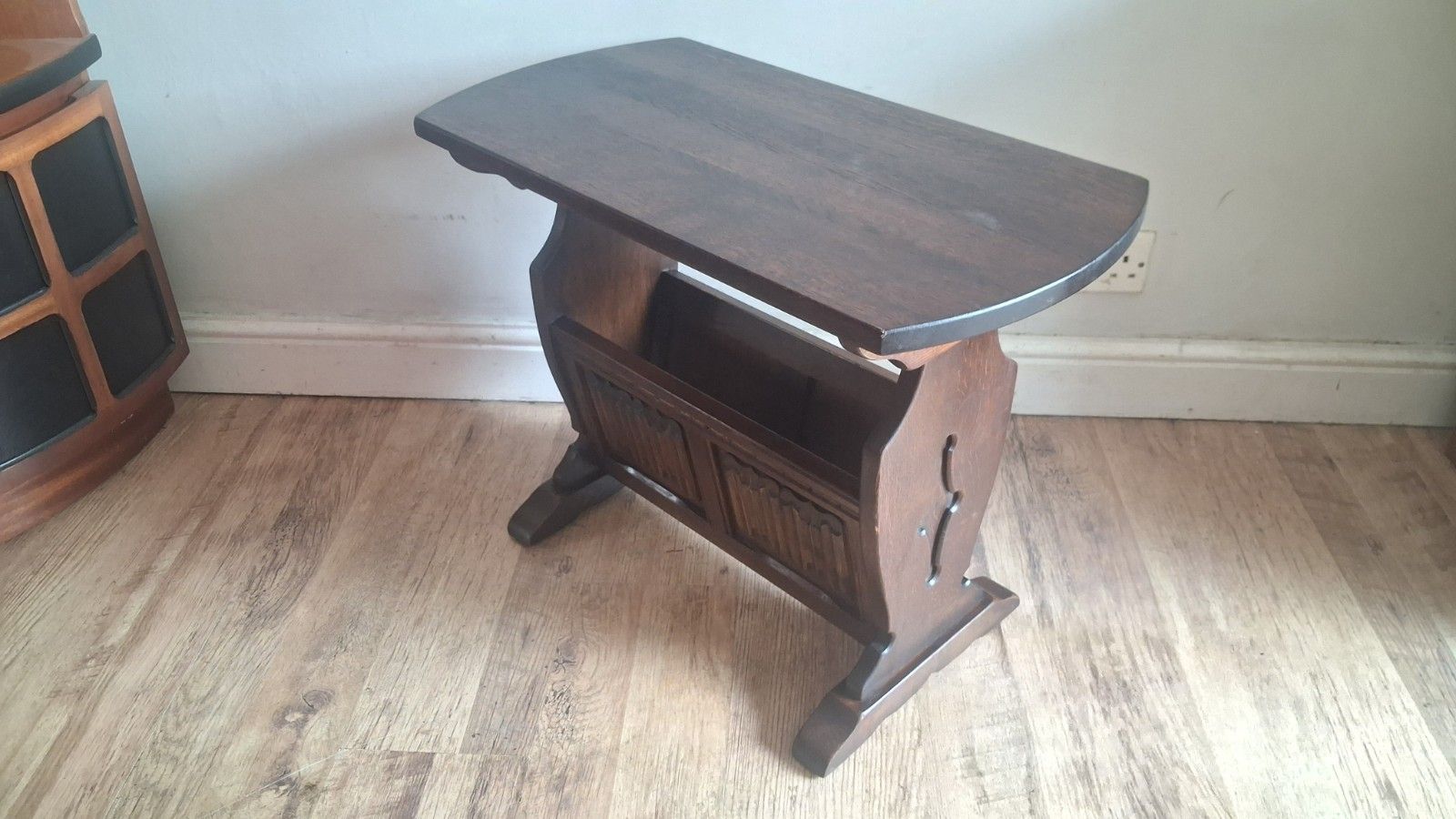 photo vinterior Delightful Old Charm  Oak Magazine Table /Coffee Table In Very Good Condition