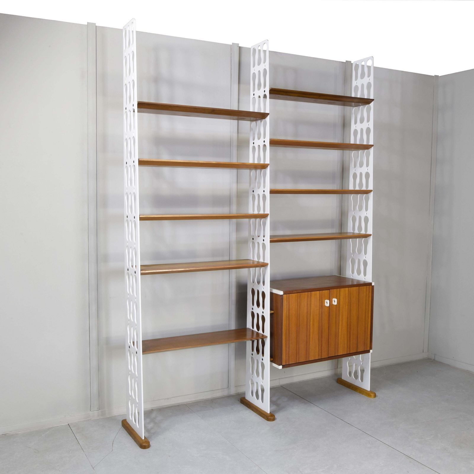 photo vinterior Misia Arte Historical Editions: Mid Century Teak & Lacquered Metal Bookshelf