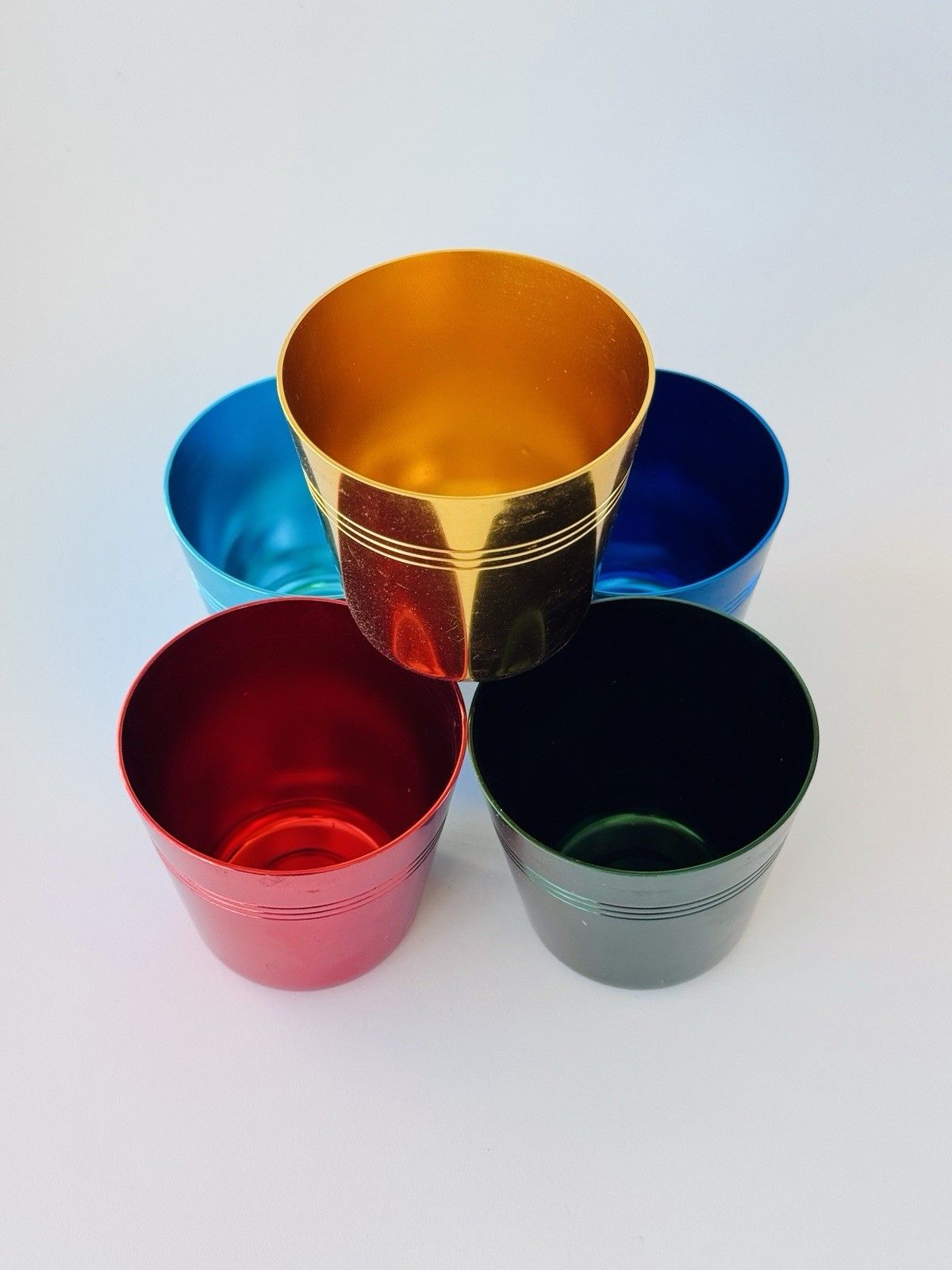 photo vintage Set Of 5 1960’s Artex Anodised Cups & Bottle Opener In Buffalo Calf Leather Case