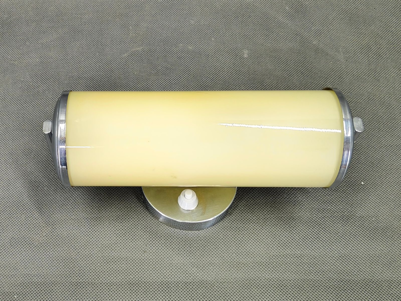 319.0 Tsjechische art deco wandlamp van opalineglas, jaren 1930 photo