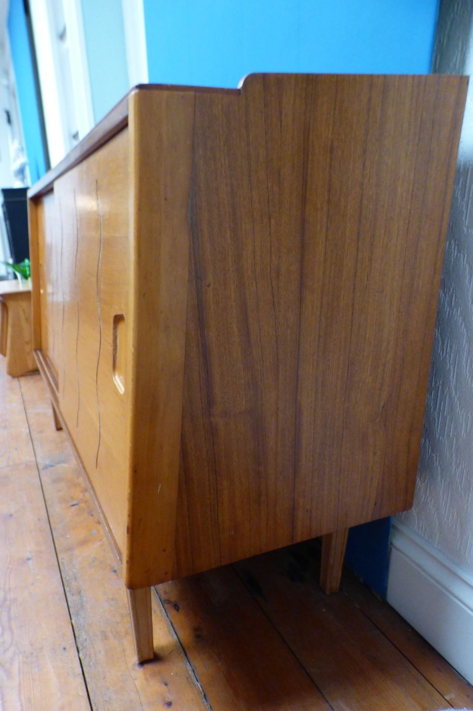 photo vinterior Superb Retro Mid Century Ian Audsley Heals Walnut Sideboard Good Con Uk Delivery