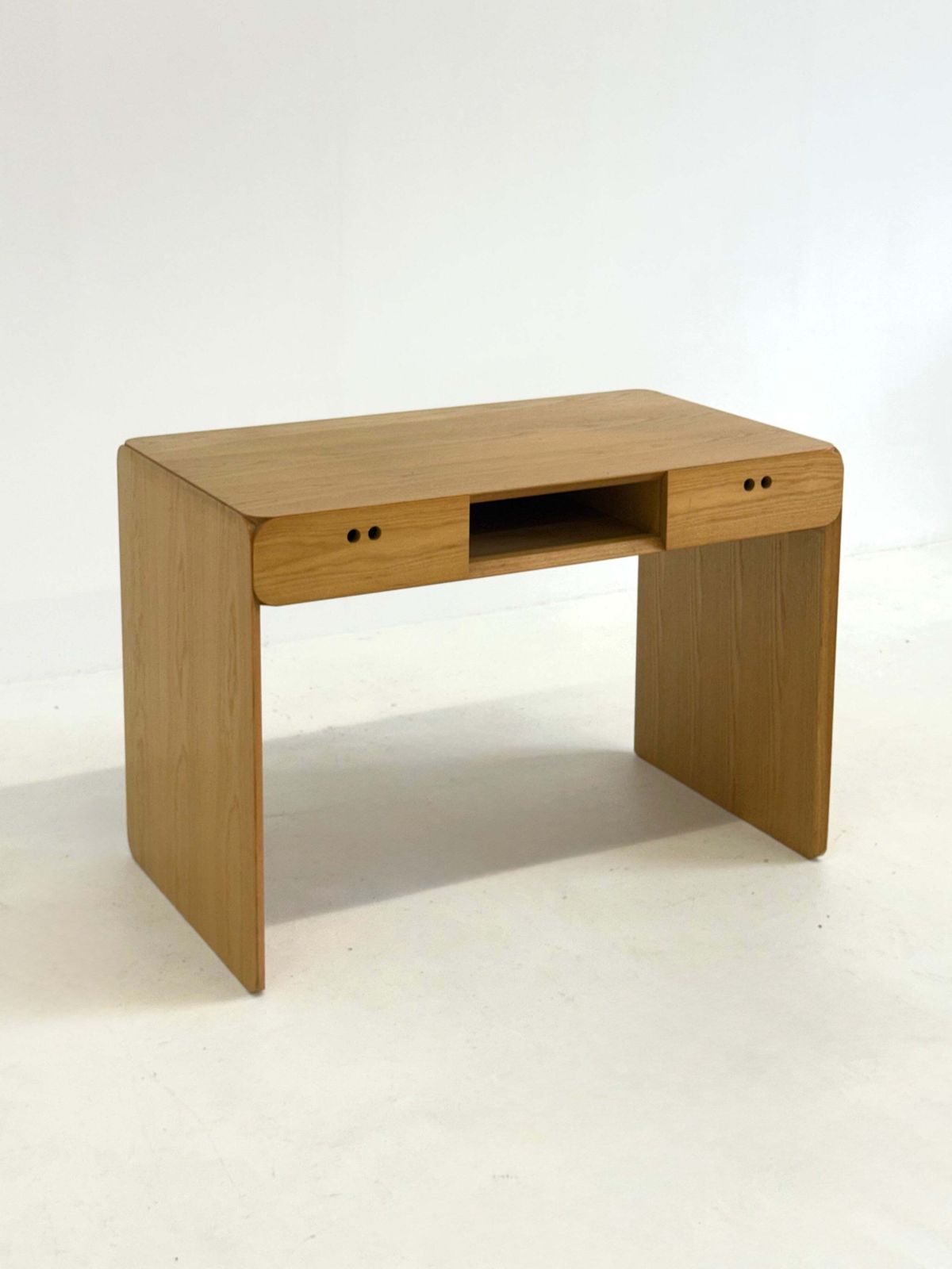 photo furniture Samara Desk And Chair Set By Derk Jan De Vries For Maisa Di Seveso