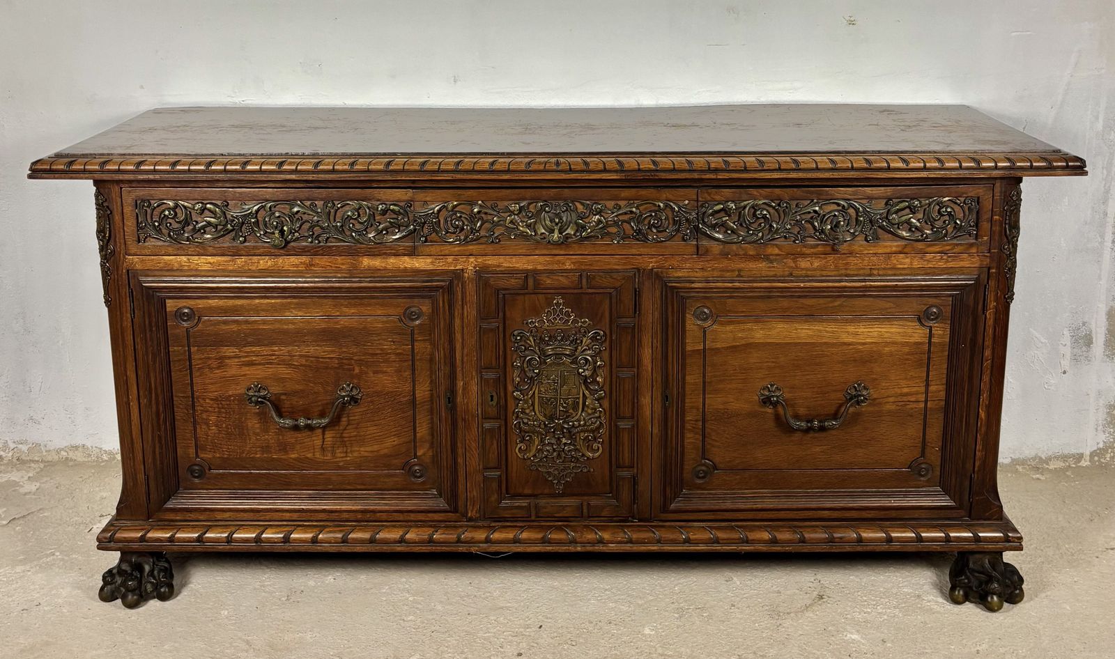 Groot eiken dressoir in Henry II-stijl met bronzen beslag, begin 20e eeuw photo furniture