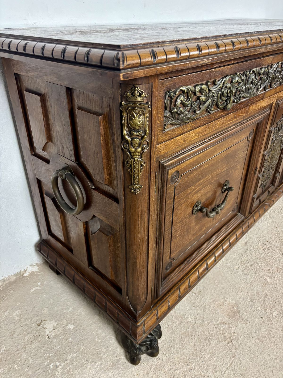 Groot eiken dressoir in Henry II-stijl met bronzen beslag, begin 20e eeuw photo vinterior