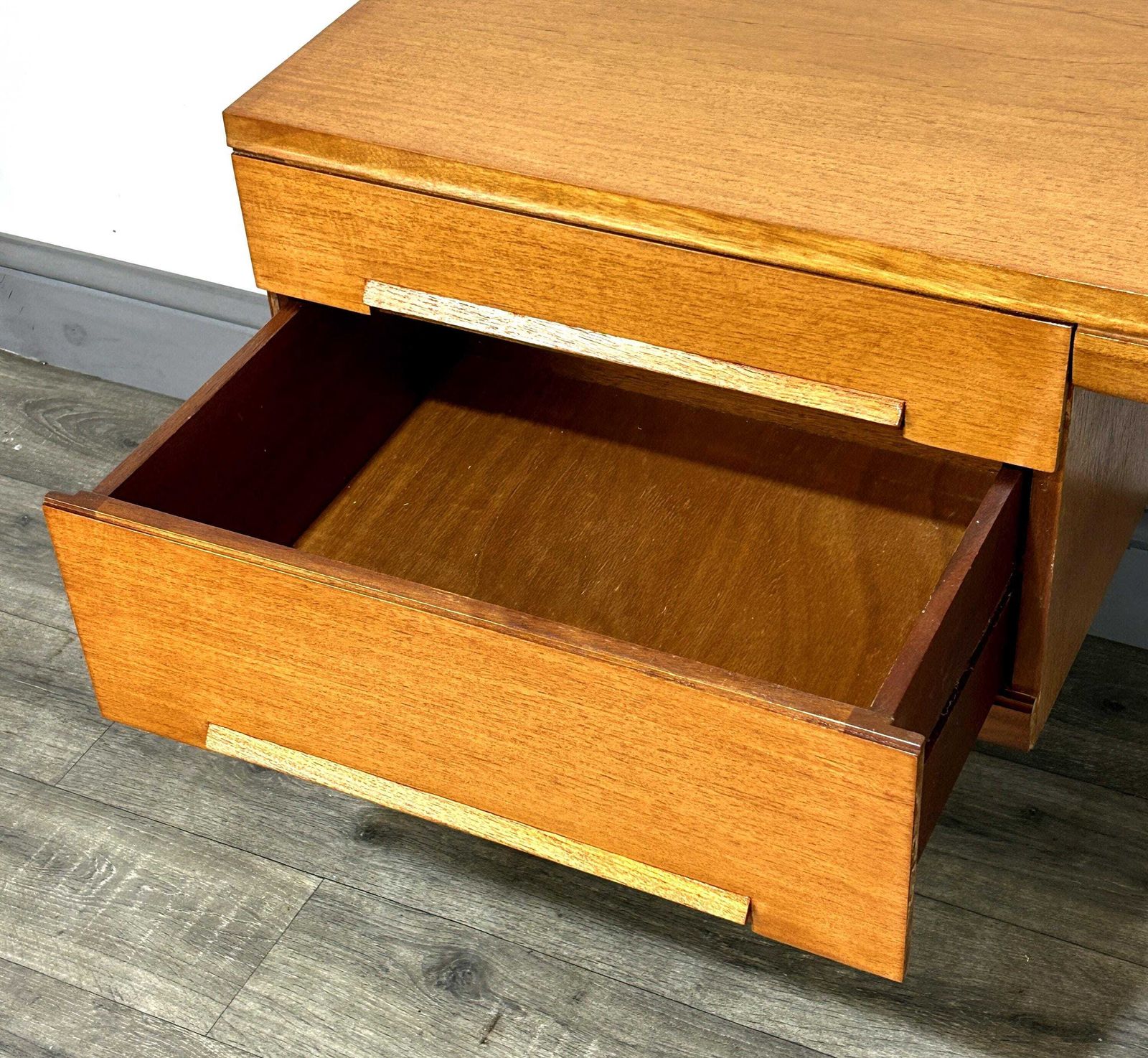 Stylish Mid Century Teak Desk White & Newton 1960's photo 395.0