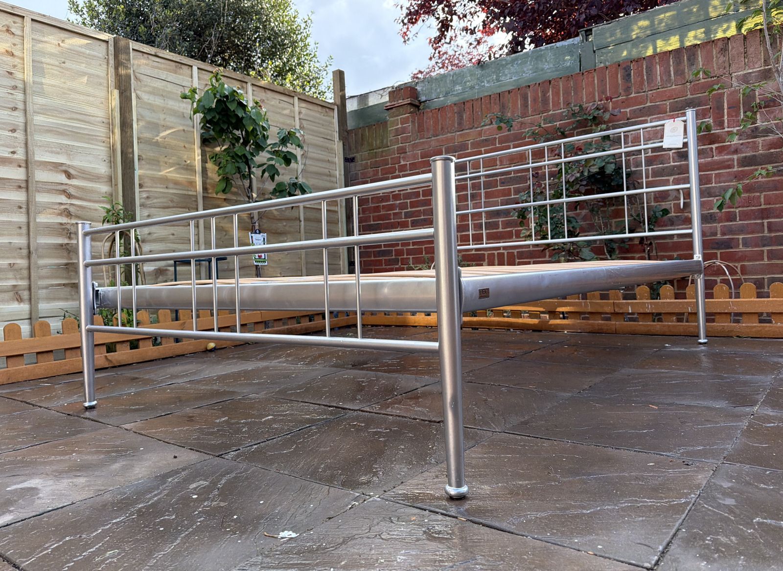 photo vinterior Pretty “The Original Bed Company” Milano Iron / Metal Double Size Frame, Great Condition