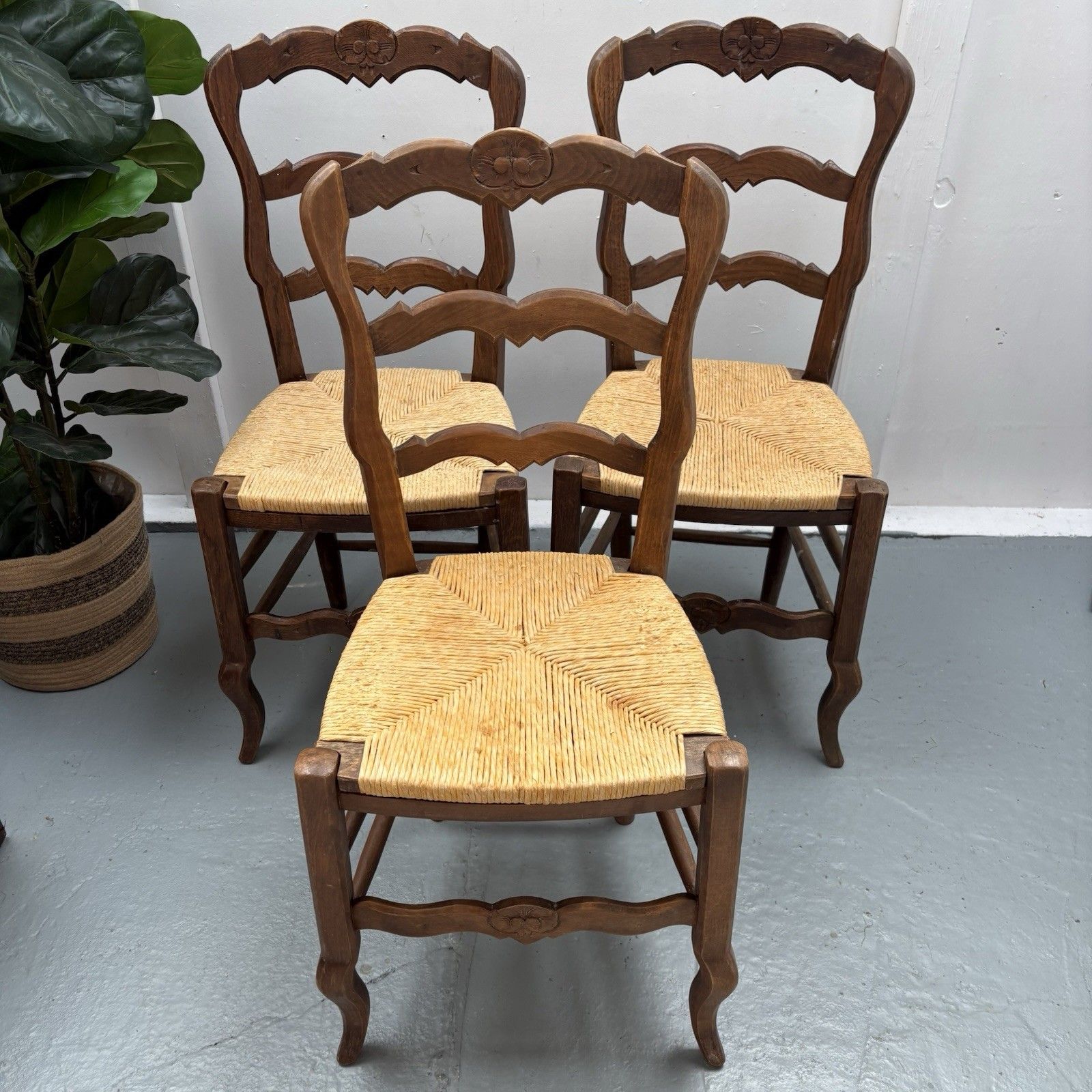 3 Vintage French Country ´Van Gogh” Ladderback Rush Seat Dining Chairs