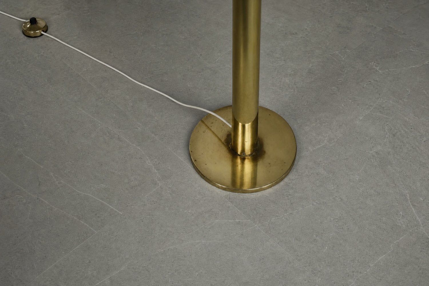 Mid-Century Scandinavian Modern sculptural gouden vloerlamp van Hans Agne Jakobsson voor Hans Agne Jakobsson AB, jaren 1970 photo vinterior