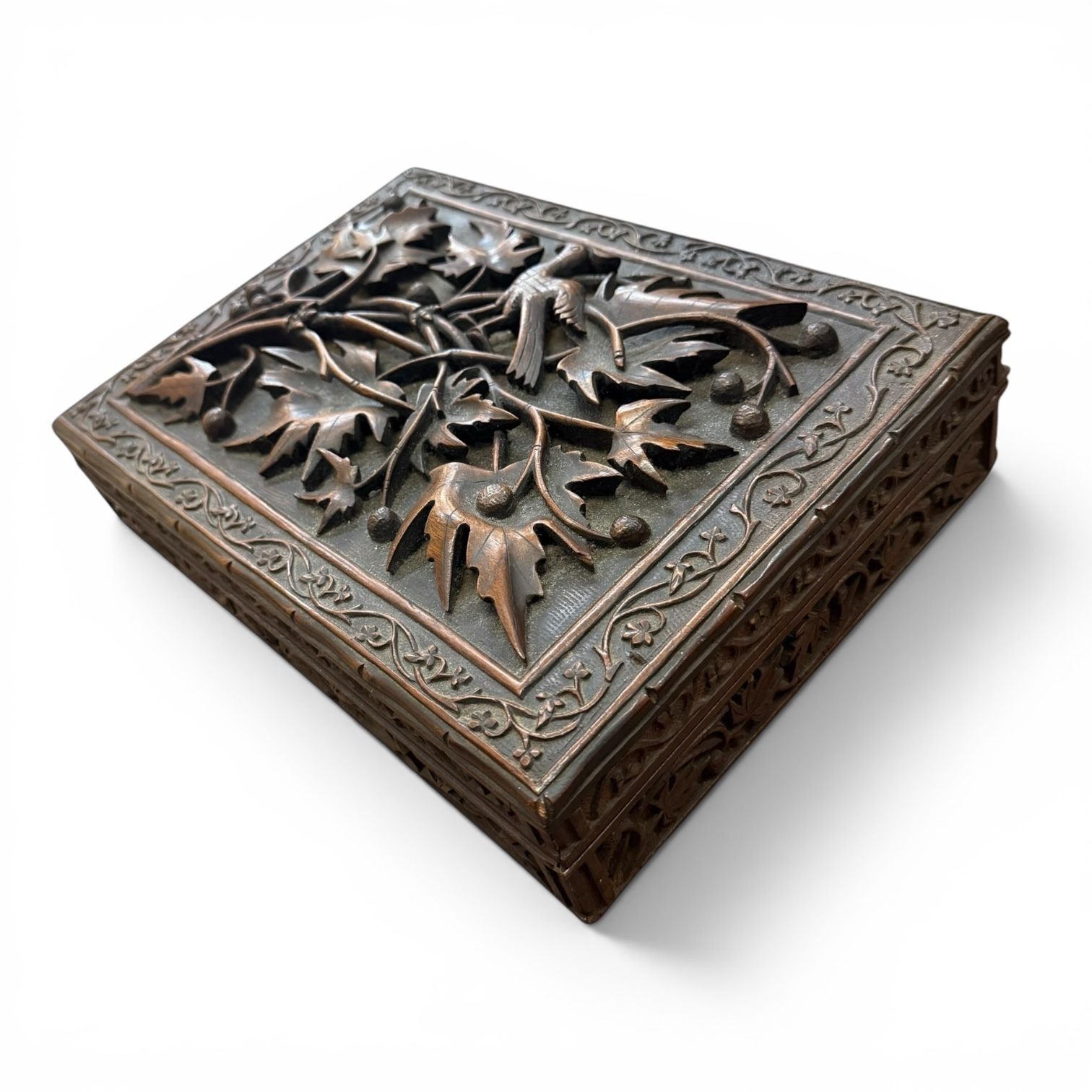 photo vinterior Exquisitely Carved Anglo Indian Hardwood Box With Birds & Vine Leaves, Late 19th Century