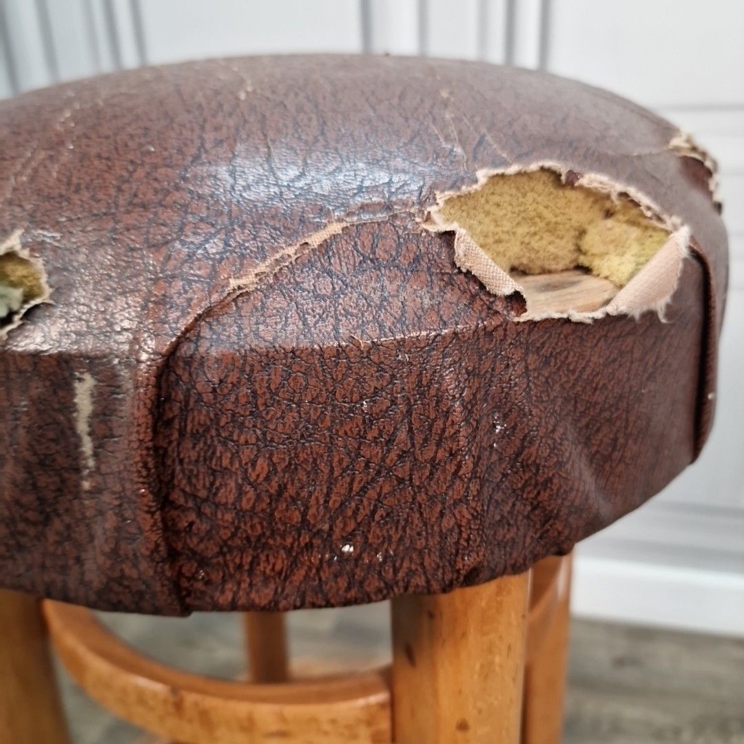 photo furniture Vintage Industrial Bar Stool Seat – Bentwood Beech Wood For Upcycle
