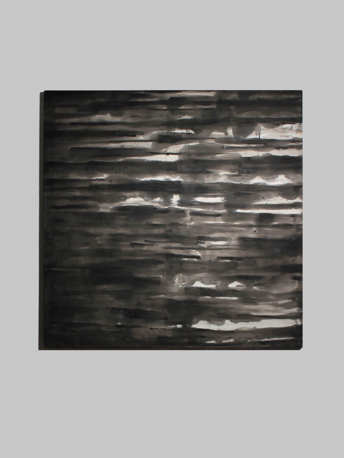 Schilderij met horizontale organische lijnen in zwart-wit, 100x100cm, Karina Savonenko, 2026