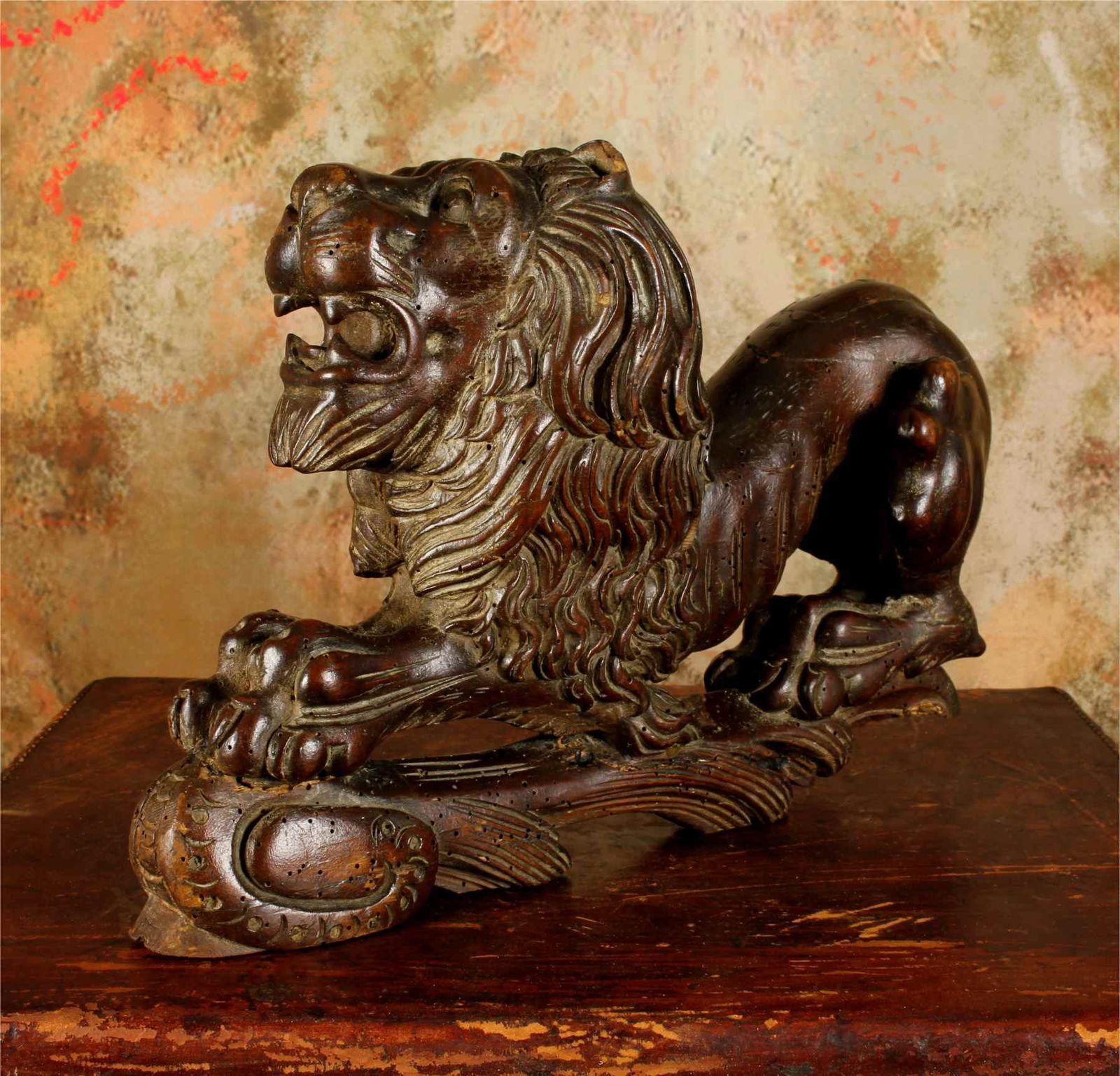 Antique Carved Wood Lion Figure. Animal Statue. Decorative Ornament. photo furniture