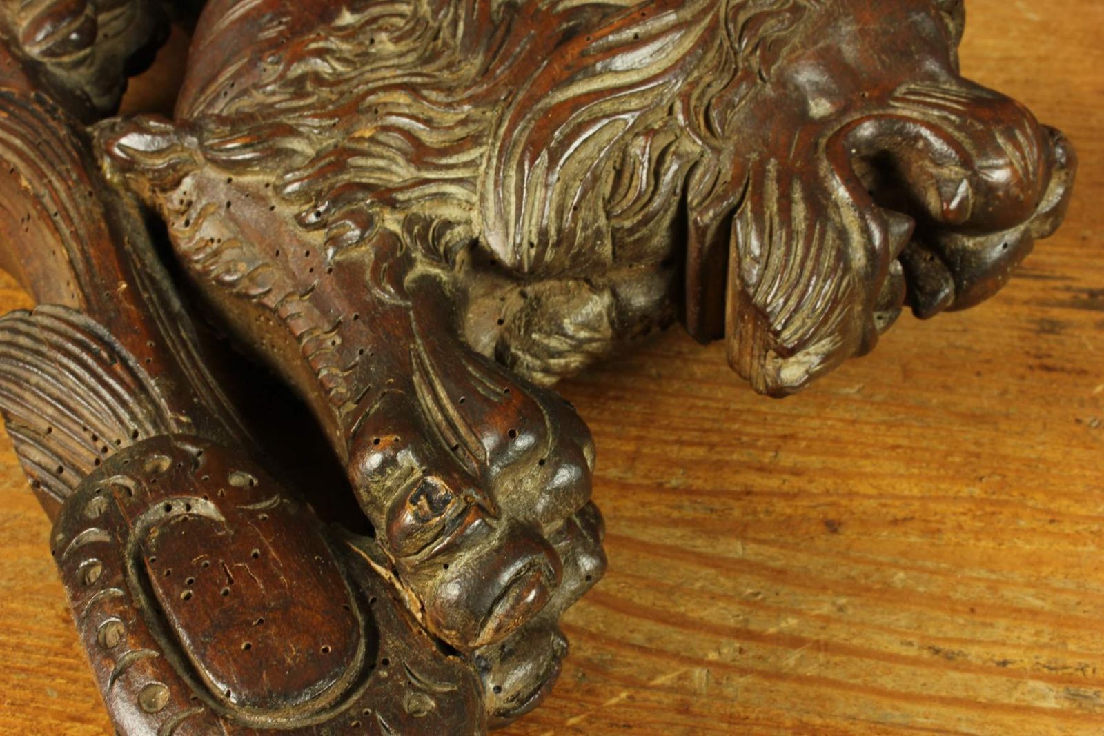 370.0 Antique Carved Wood Lion Figure. Animal Statue. Decorative Ornament. photo