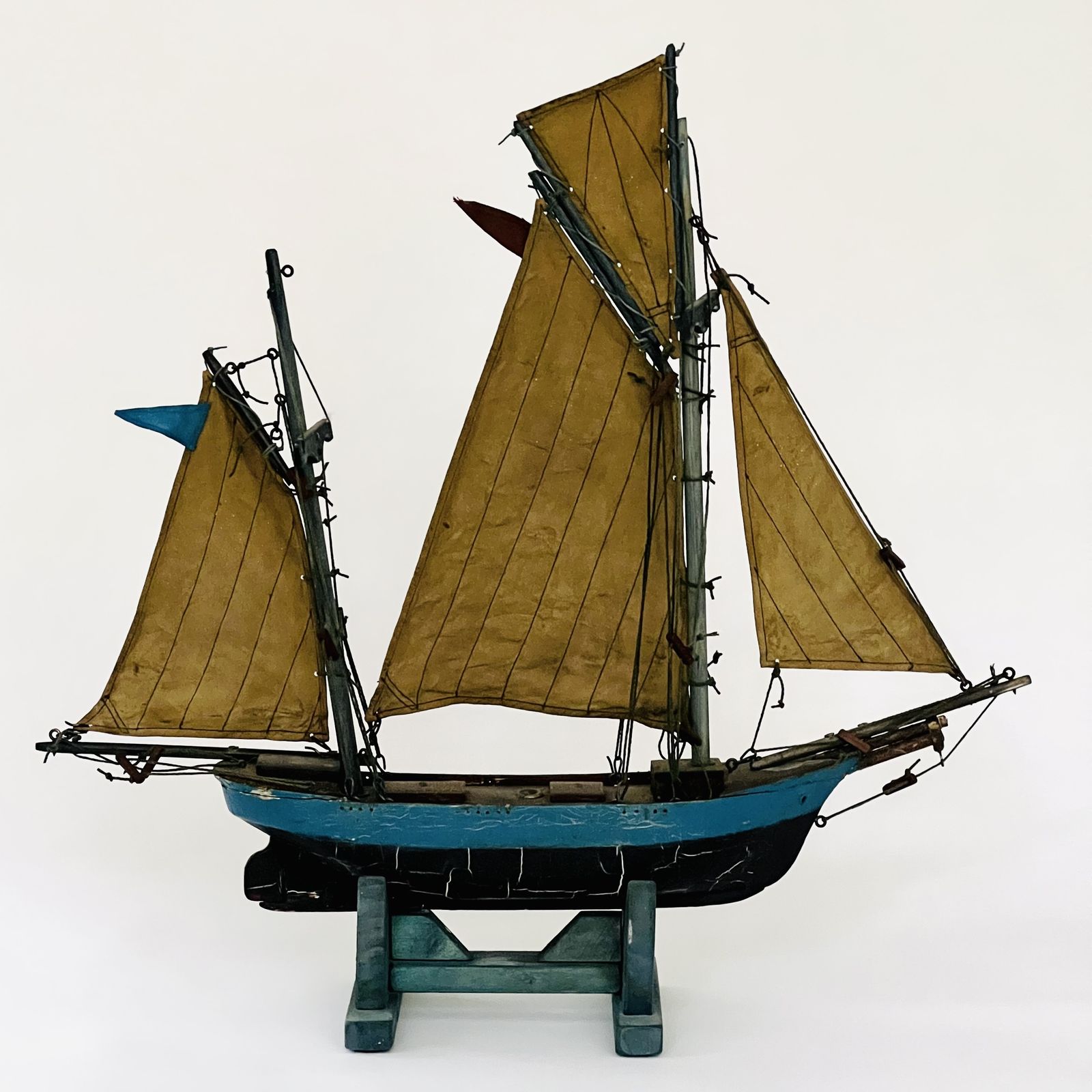 Small Blue Dundee Tuna Fisher Pond Yacht.