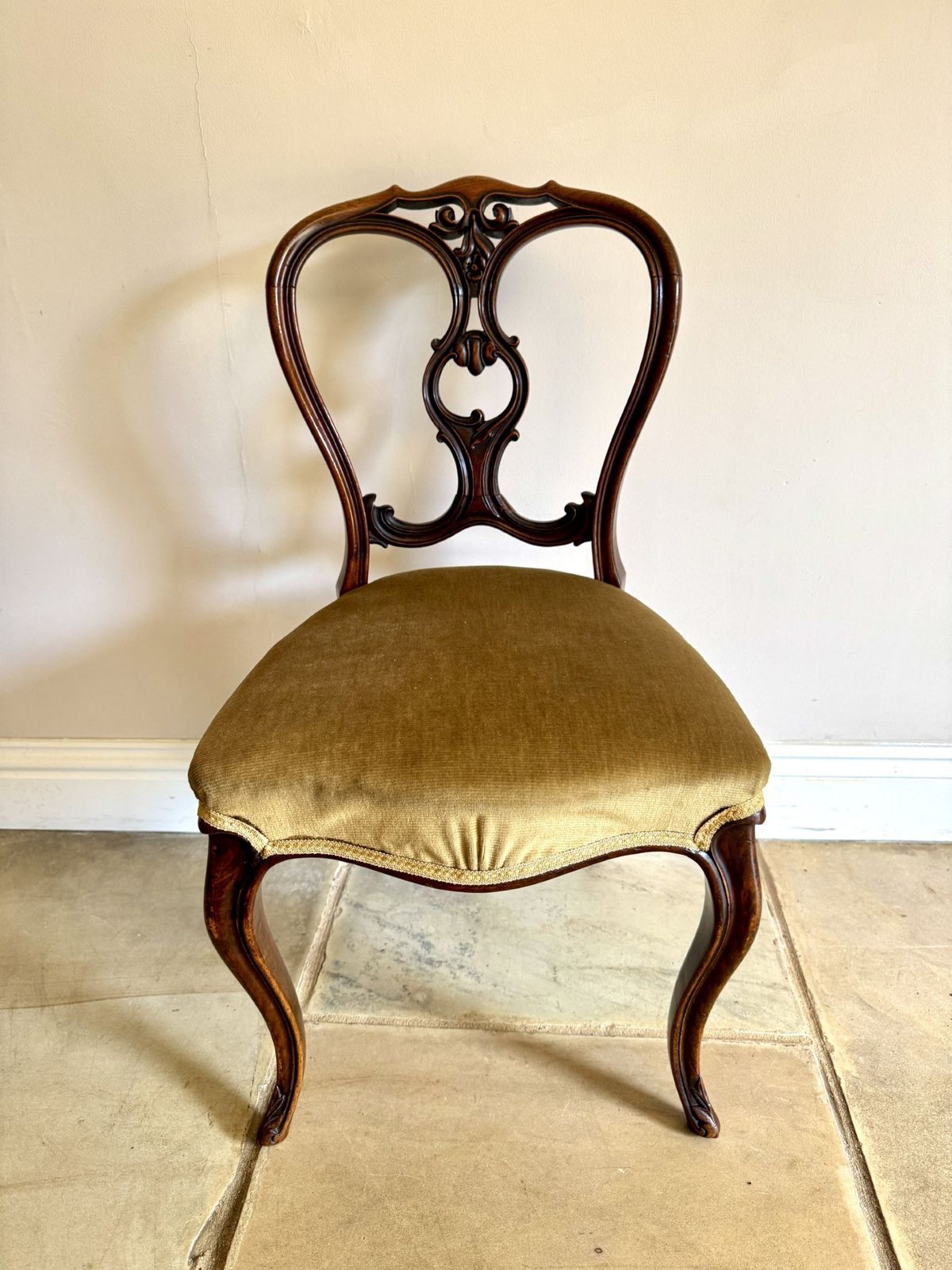 Elegant Quality Set Of Six Antique Carved Walnut Dining Chairs photo vinterior