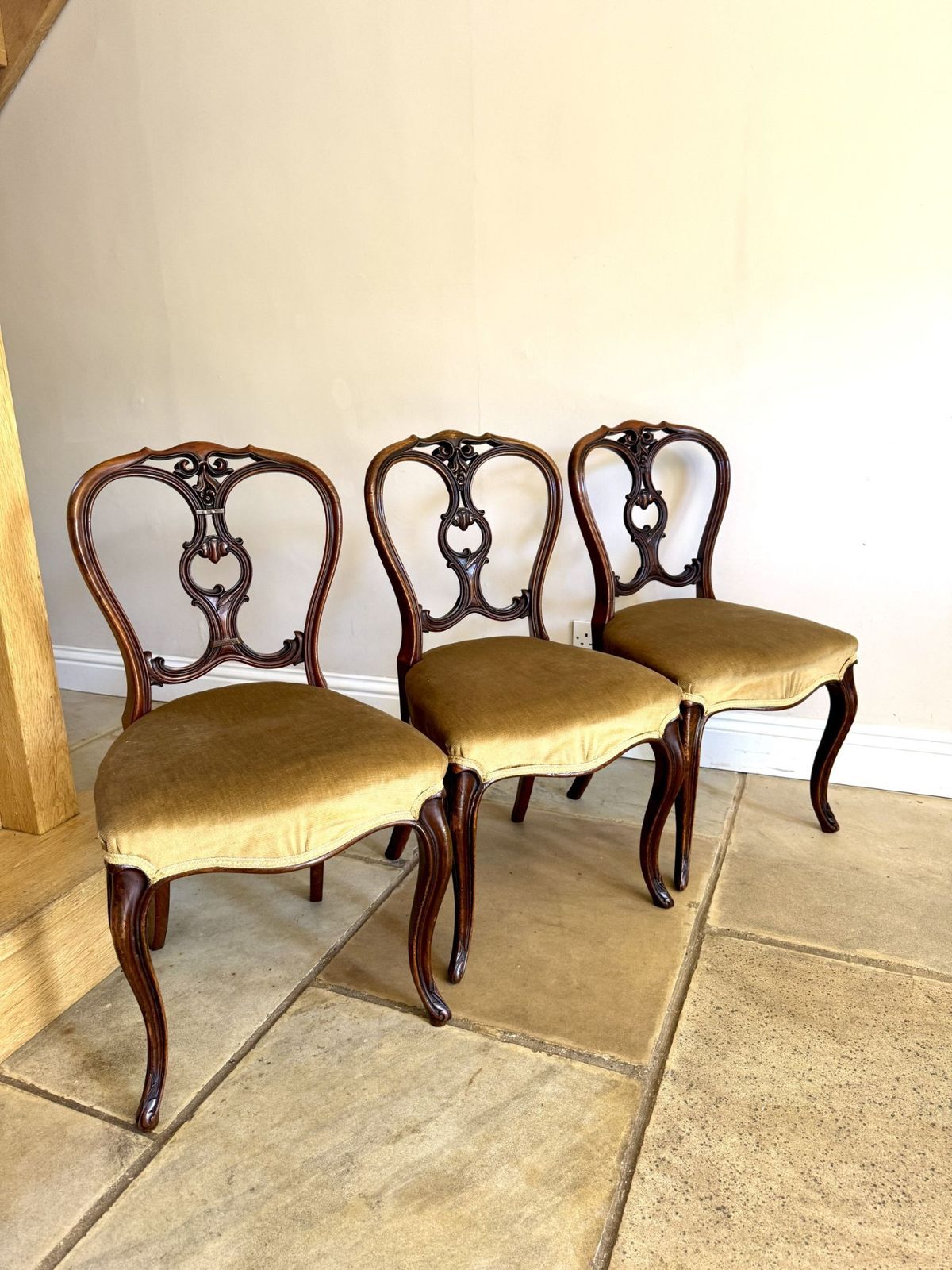 photo furniture Elegant Quality Set Of Six Antique Carved Walnut Dining Chairs