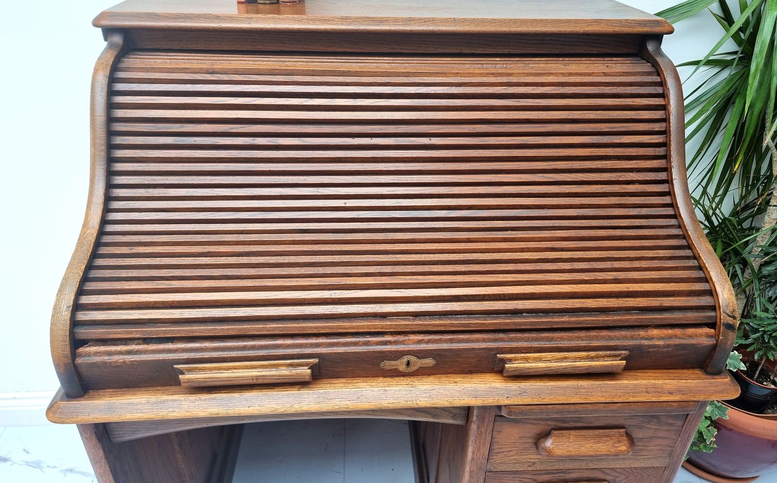 photo vintage Oak Roll Top Tambour Pedestal Desk Bureau Harris Lebus Freestanding Panelled All Sides