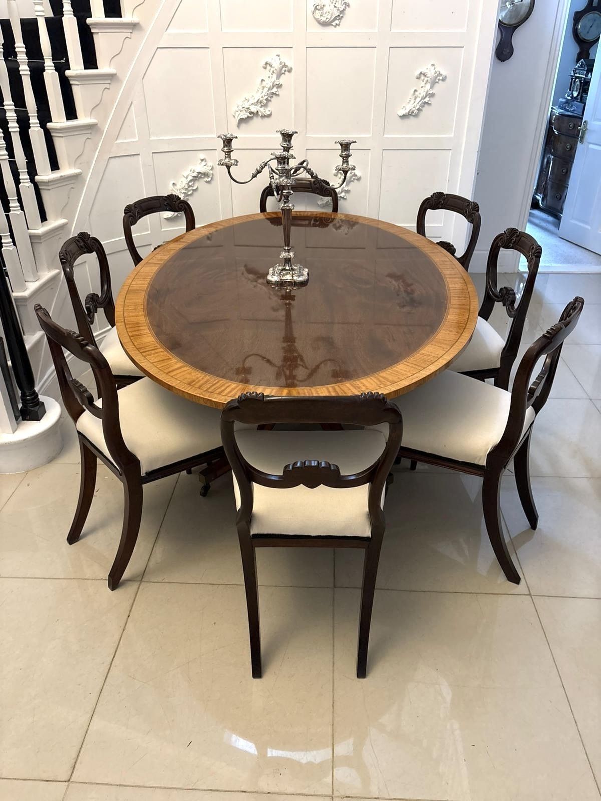 photo furniture Antique Figured Mahogany Oval Dining Table Satinwood Crossbanded 8 Seater