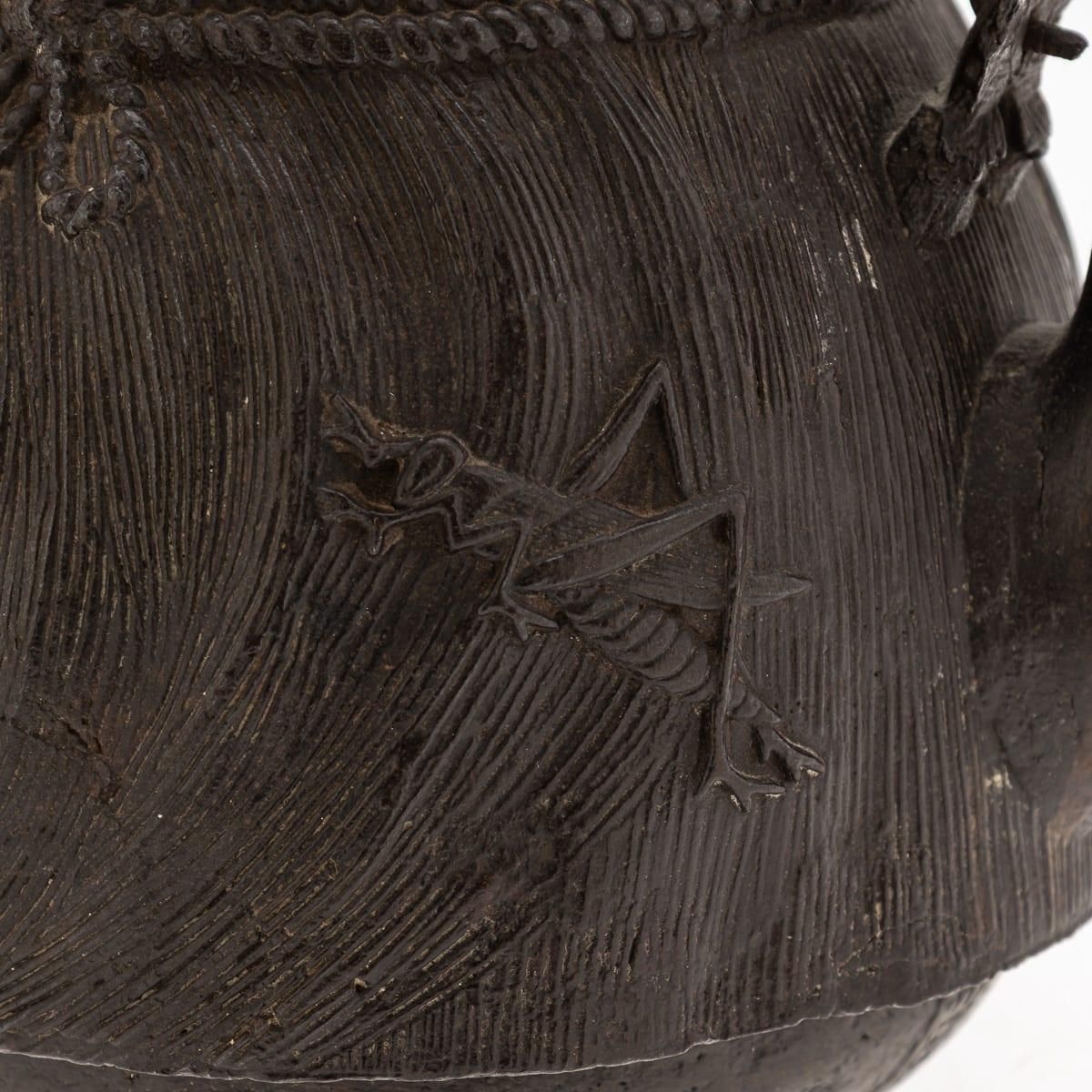 photo vinterior Antique 19thc Japanese Cast Iron 'Ryubundoa' Carved Tetsubin Kettle C.1890