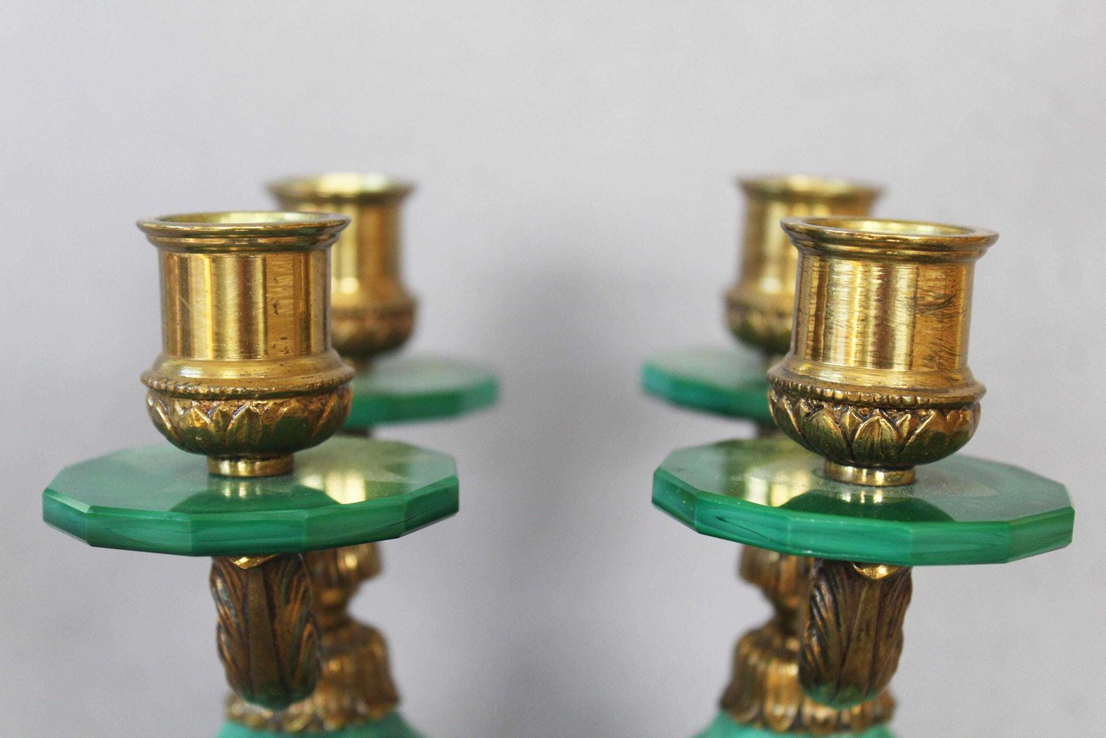 photo vinterior Vintage Pair Of 1930s Czechoslovakian Art Deco Candelabra, Malachite Glass And Brass Fixture, Style Curt Schlevoght, Embossed Flying Bird