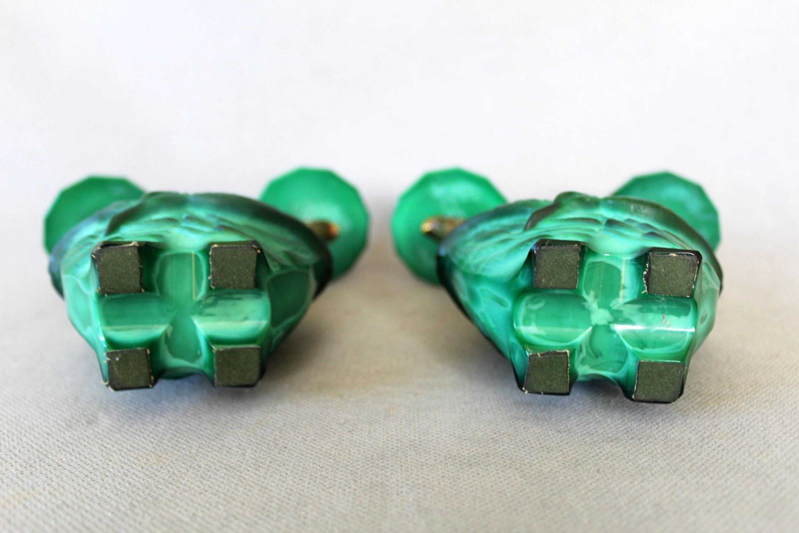 photo vintage Vintage Pair Of 1930s Czechoslovakian Art Deco Candelabra, Malachite Glass And Brass Fixture, Style Curt Schlevoght, Embossed Flying Bird